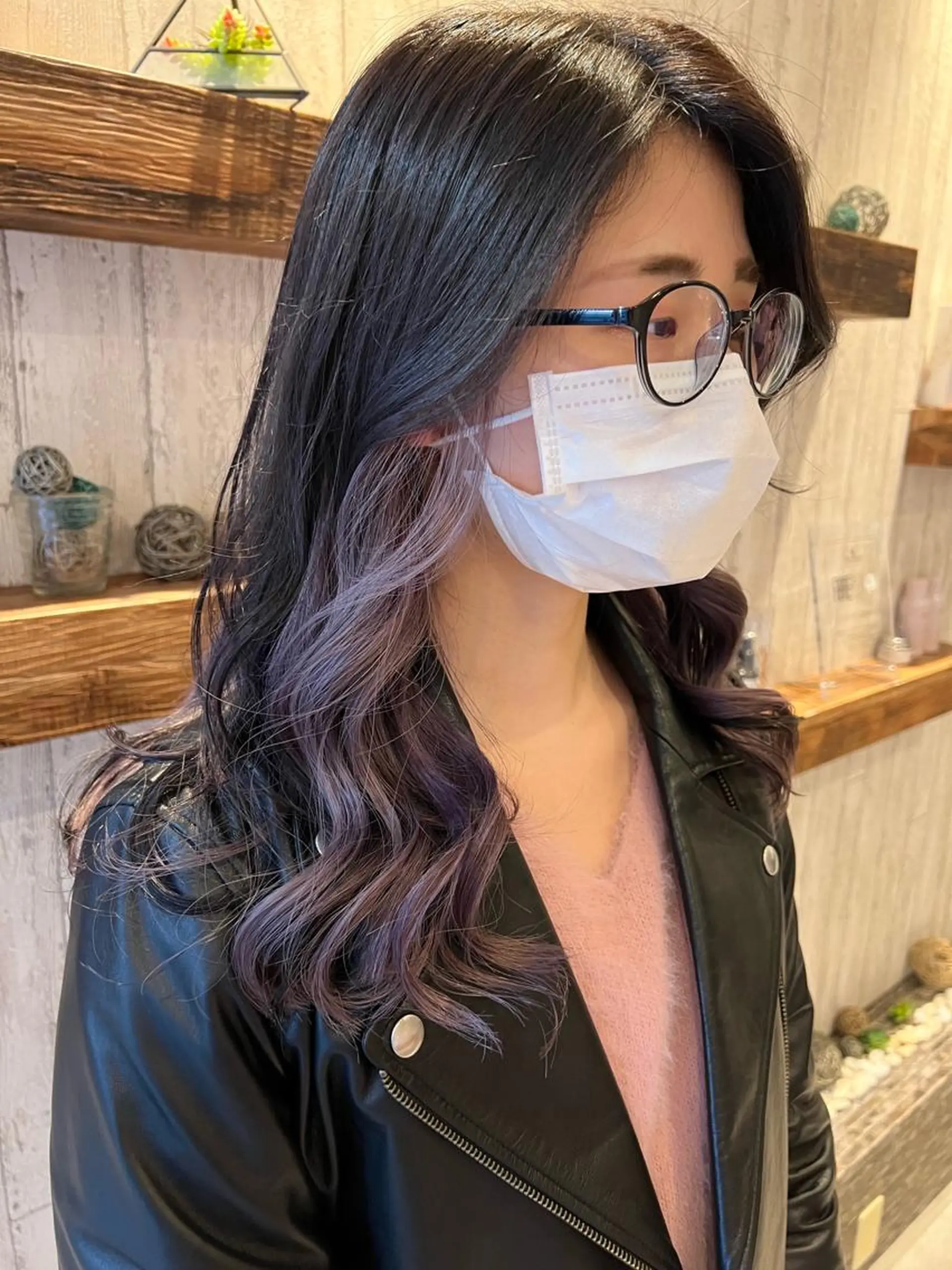 カラー ブリーチ インナーカラー 乕谷 美潮のヘアスタイル