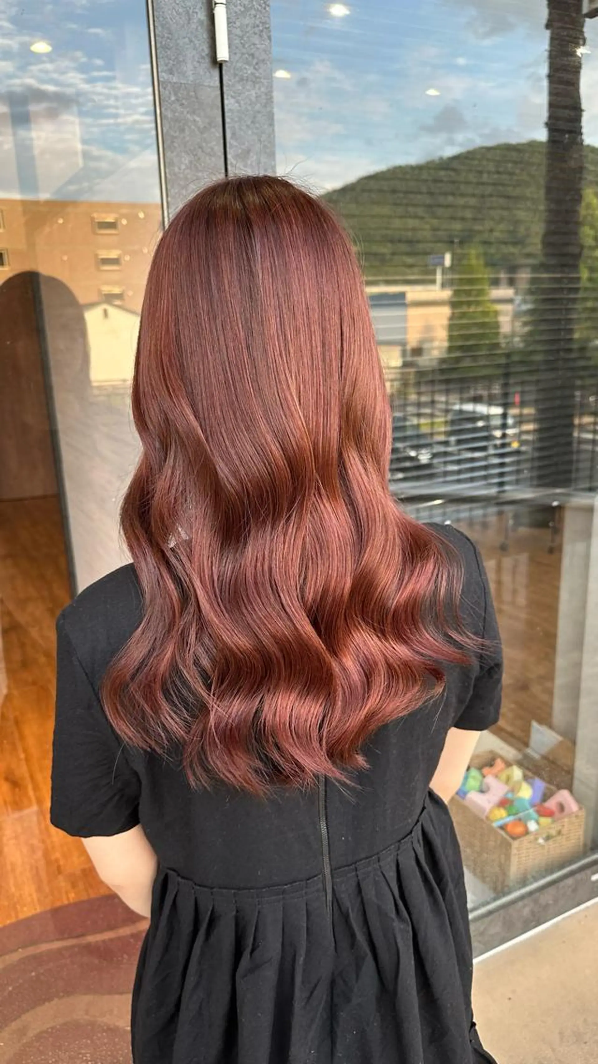 ロング カラー ブラウンカラー ピンクカラー ピンクブラウン ヘアカラー トリートメント 鵜飼 真伍のヘアスタイル