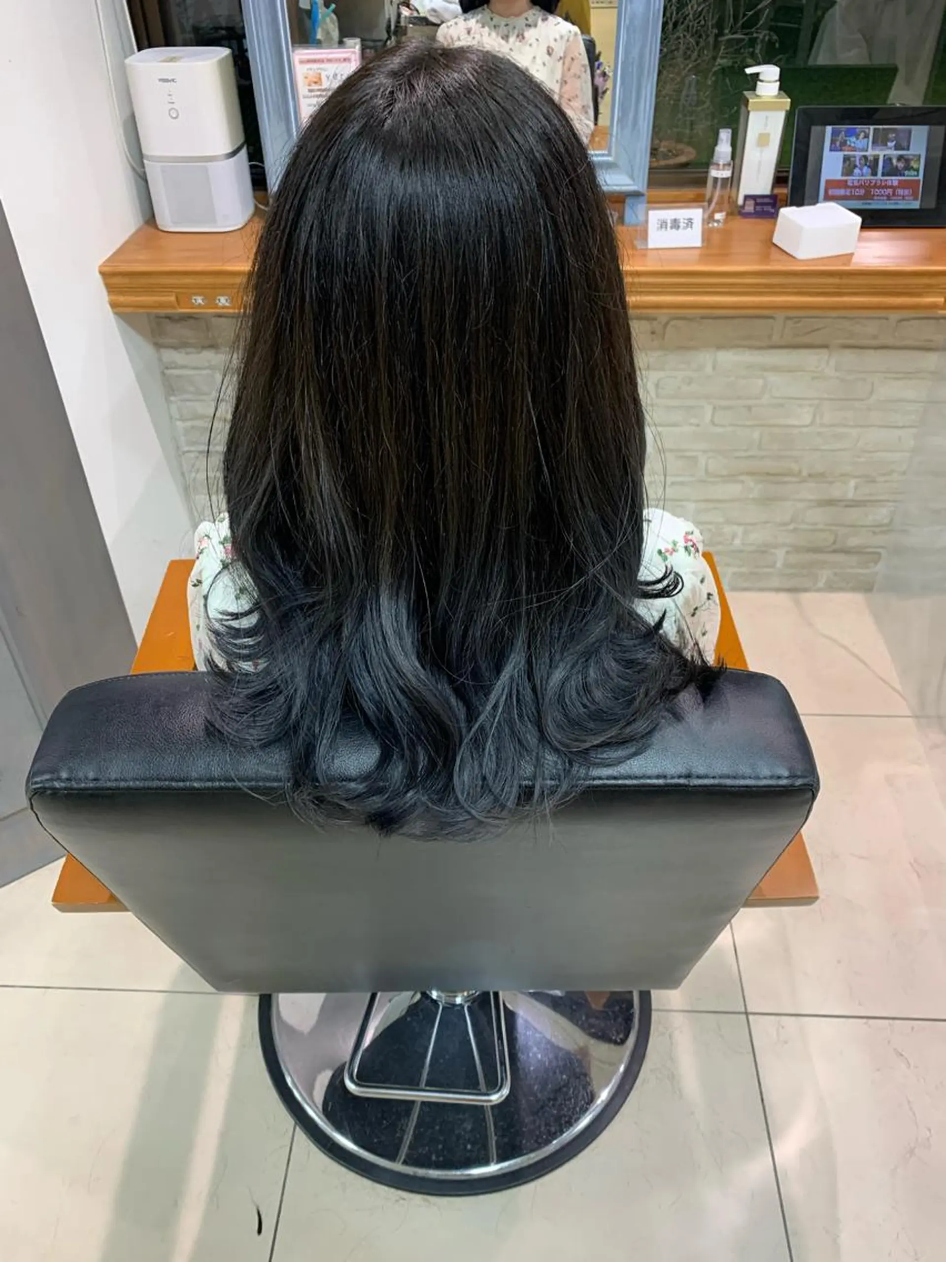 セミロング カラー カット ヘアカラー 透明感ハイトーン🦄 キラ🌈のヘアスタイル