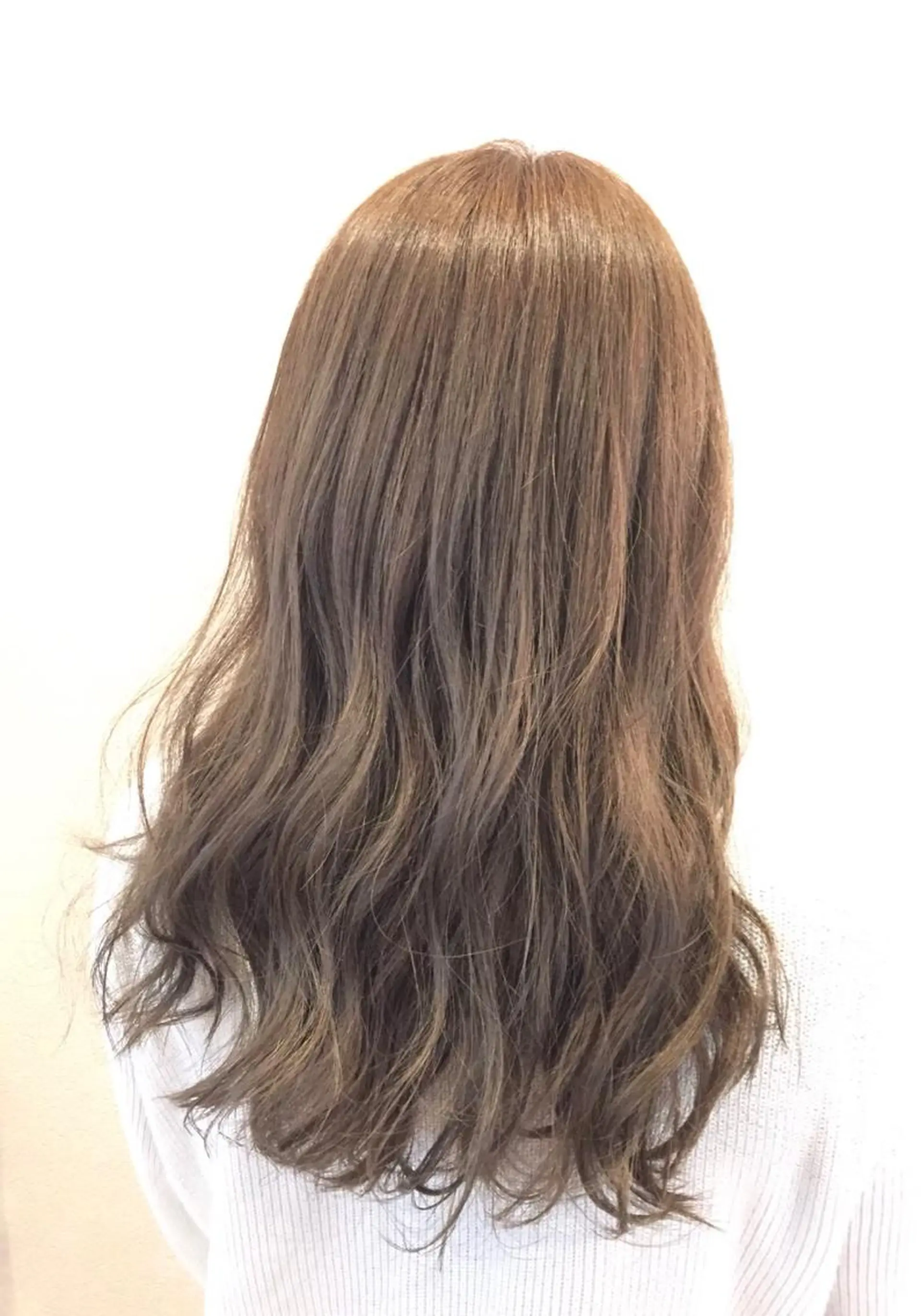 ロング カラー イルミナカラー 岡本 智次のヘアスタイル