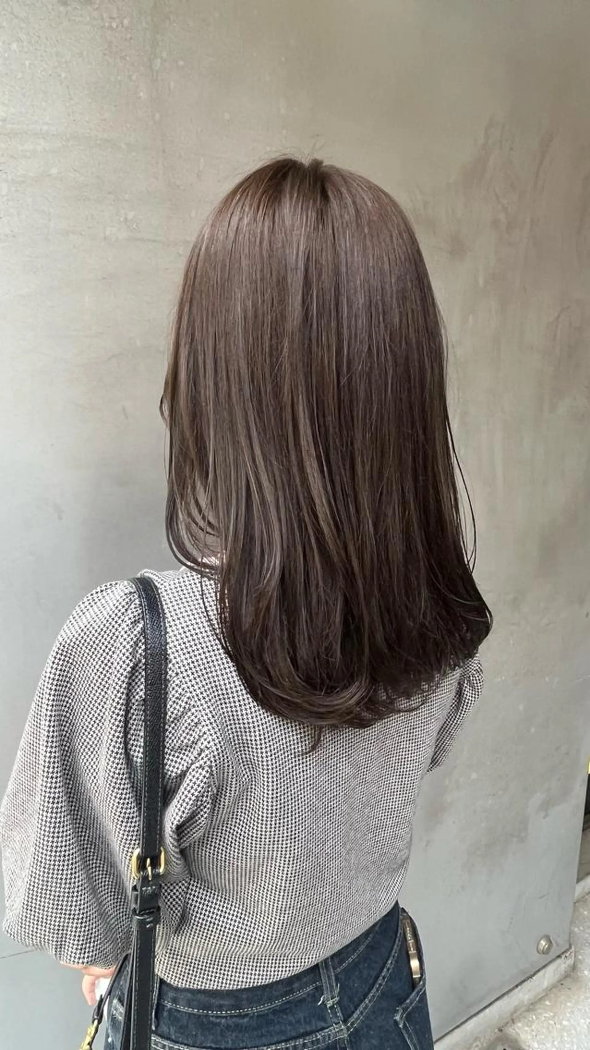 セミロング カラー グレージュ 細田 碧のヘアスタイル
