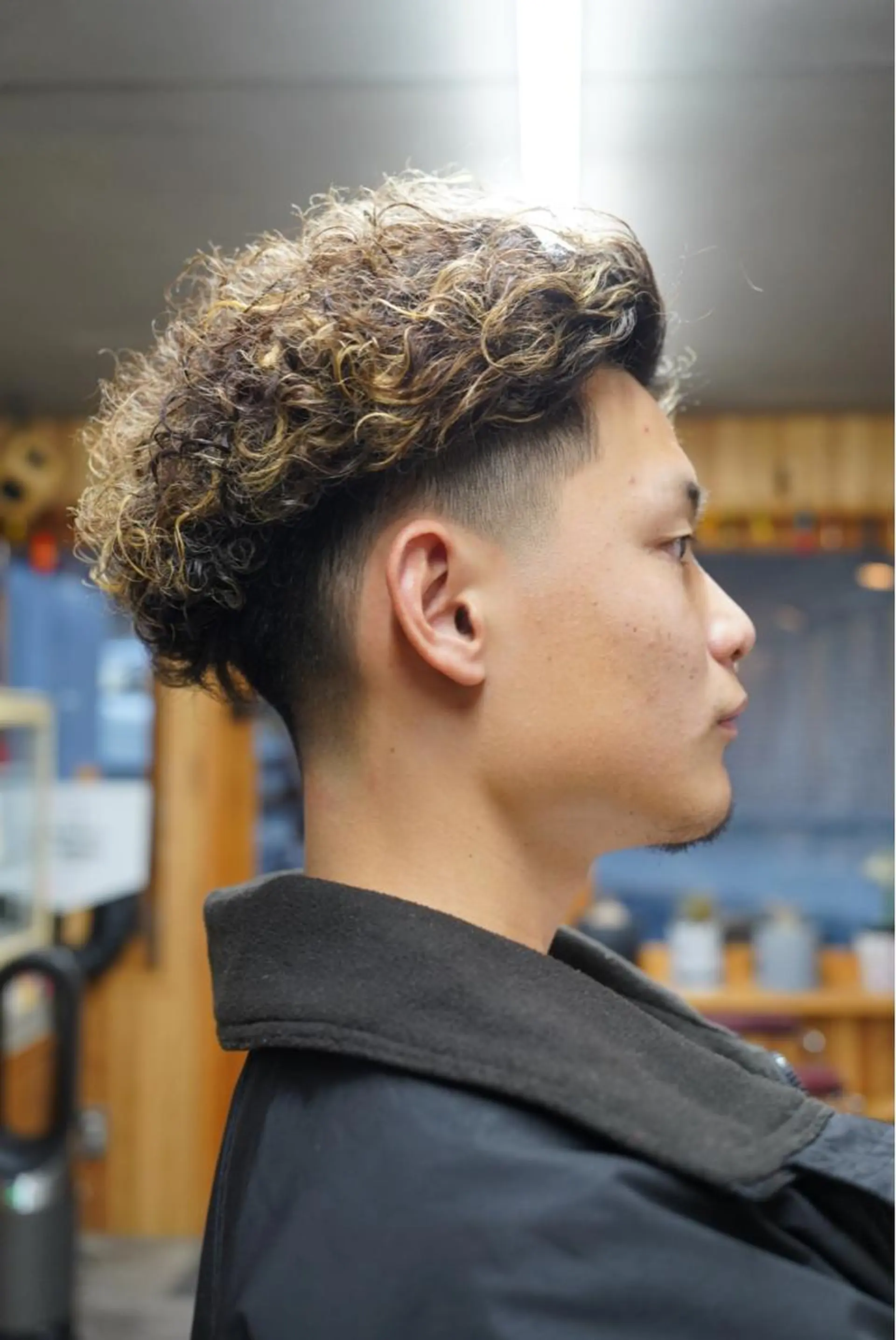 パーマ メンズ フェードカット カット ヘアセット 関 晃哉のヘアスタイル