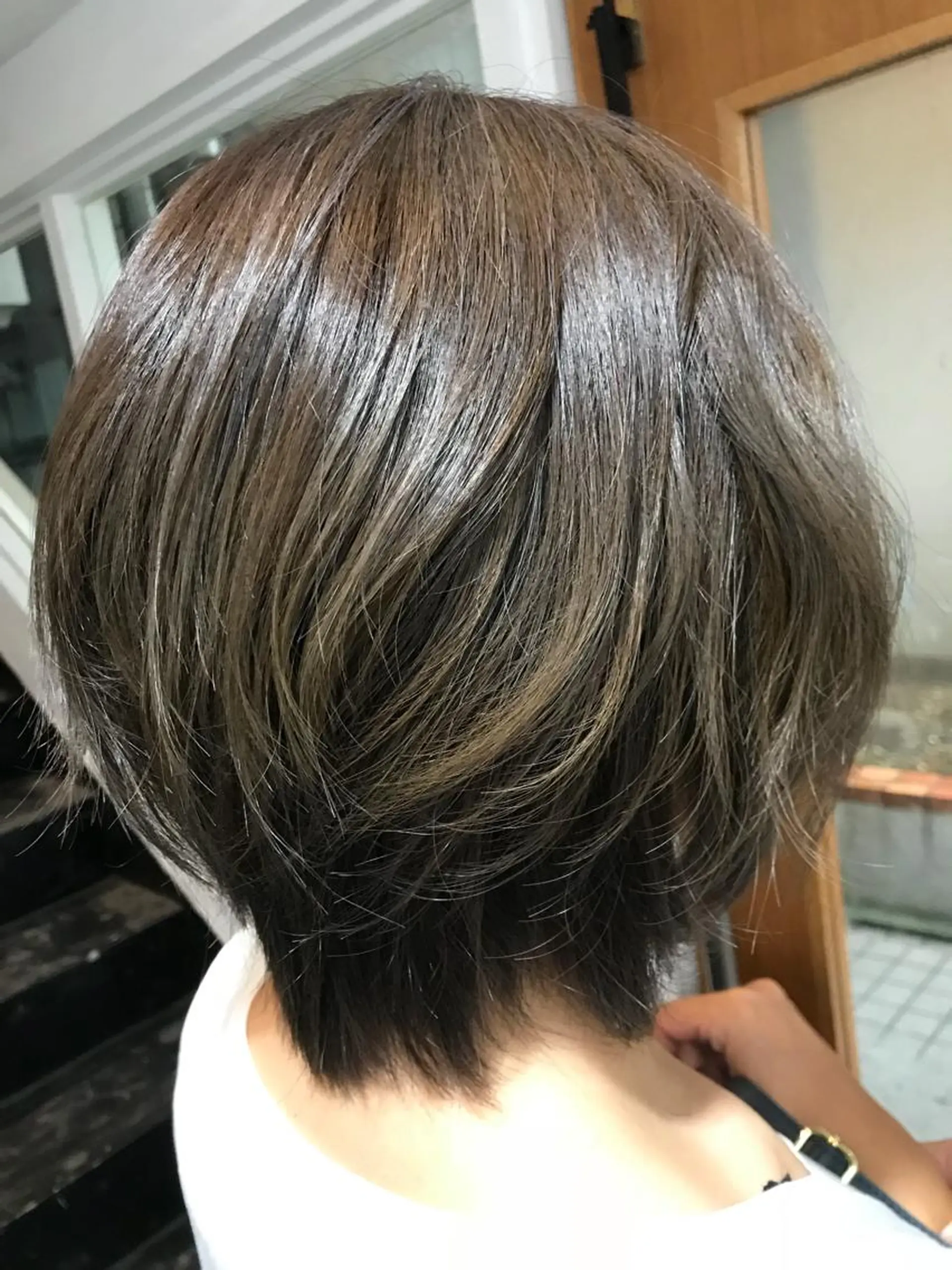 ミディアム カラー グレージュ ハイライトカラー ハイライト カット ヘアカラー トリートメント 山本 みきのヘアスタイル