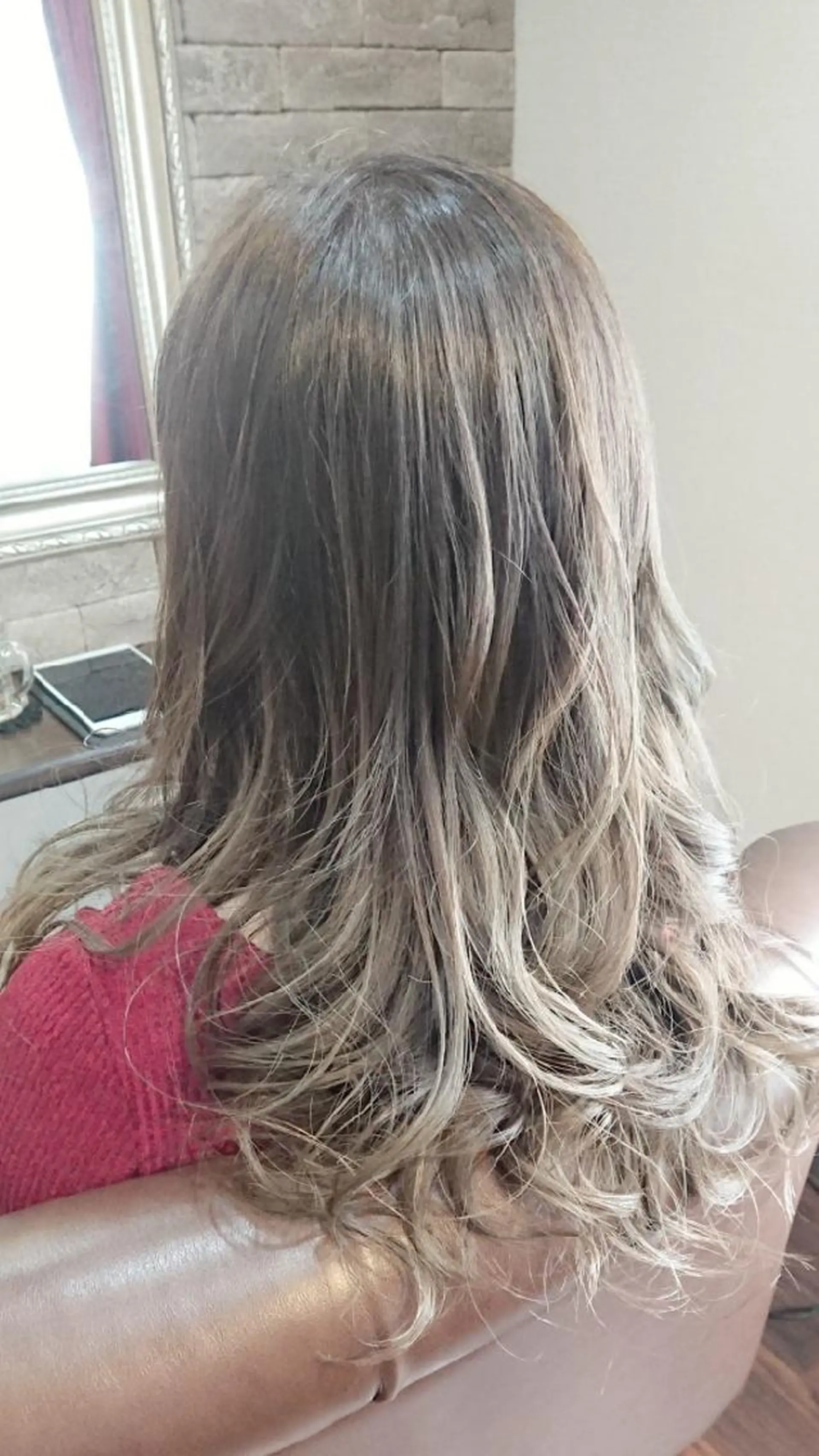 ロング カラー グレージュ ヘアカラー トリートメント 美髪 カラーリストのヘアスタイル
