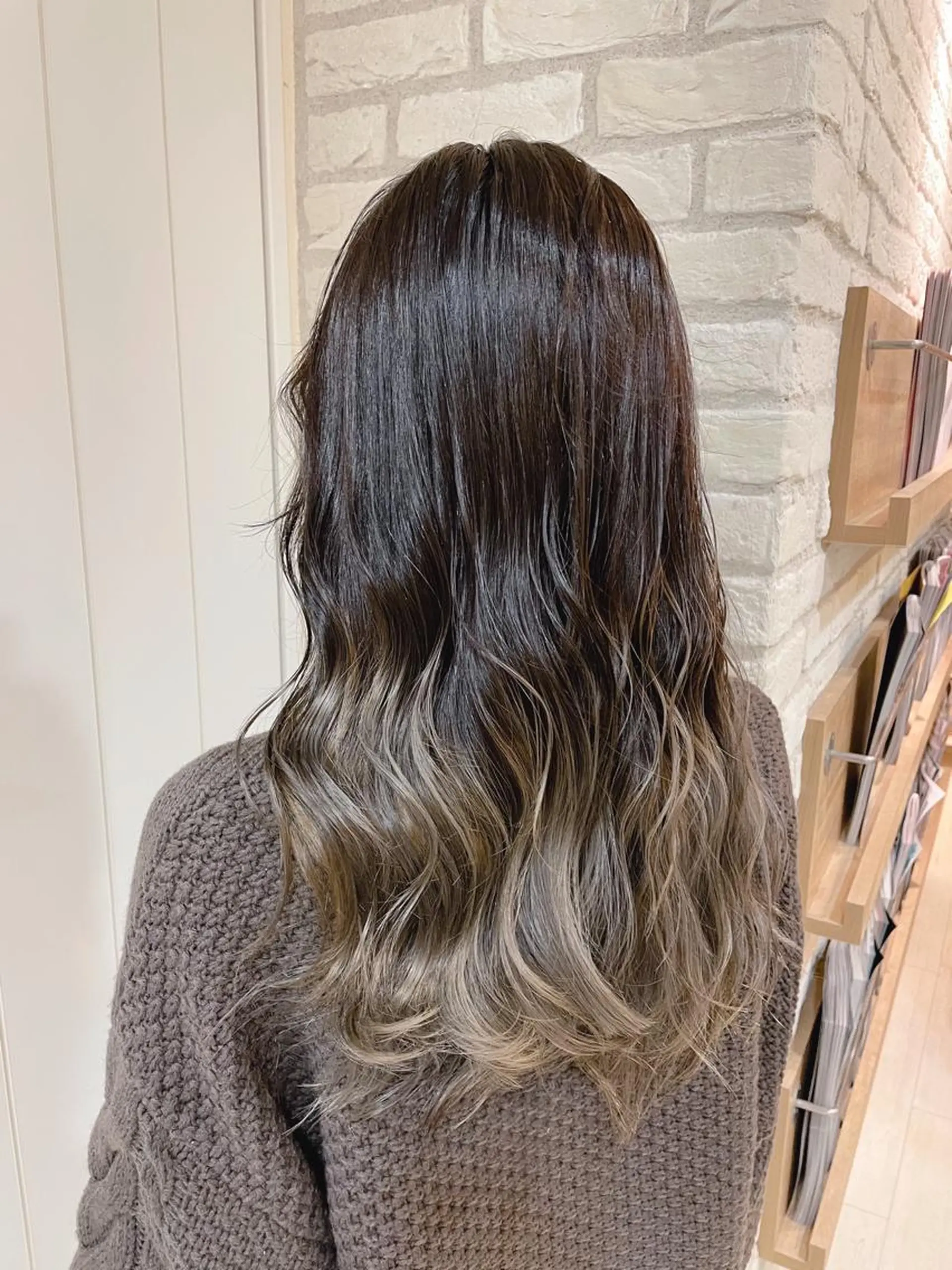 ロング カラー バレイヤージュ ブリーチ レイヤーカット 清水 有実子のヘアスタイル