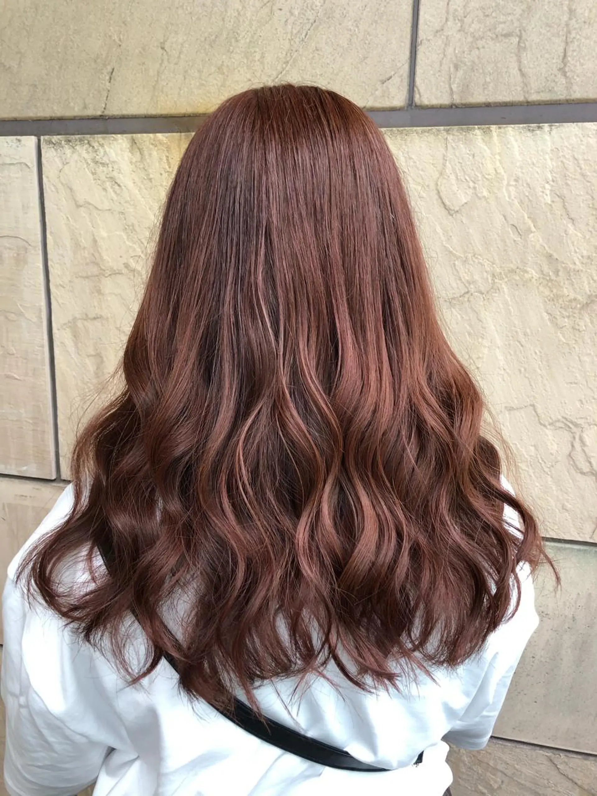 ロング ピンクブラウン 🦄艶カラー×韓国 NANA💎🐬のヘアスタイル