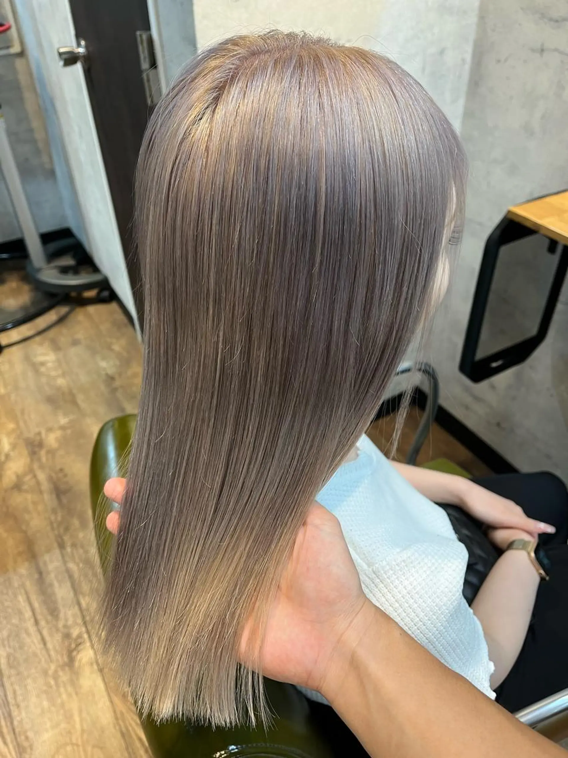 セミロング カラー シルバー トリートメント カット ヘアカラー トリートメント 松井 敬太郎のヘアスタイル