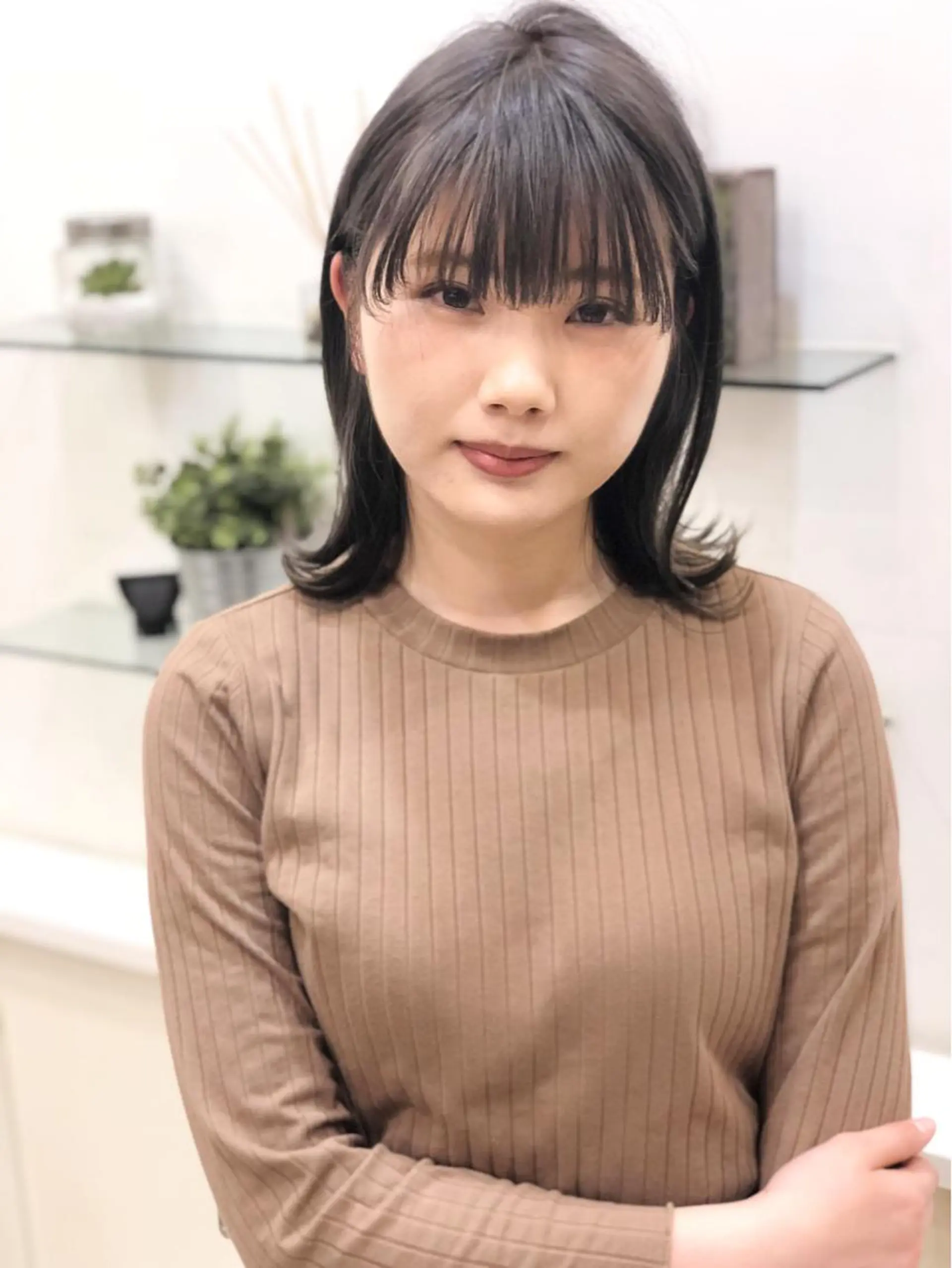 ミディアム カラー グレージュ 外ハネヘア ディレクター ノナカのヘアスタイル