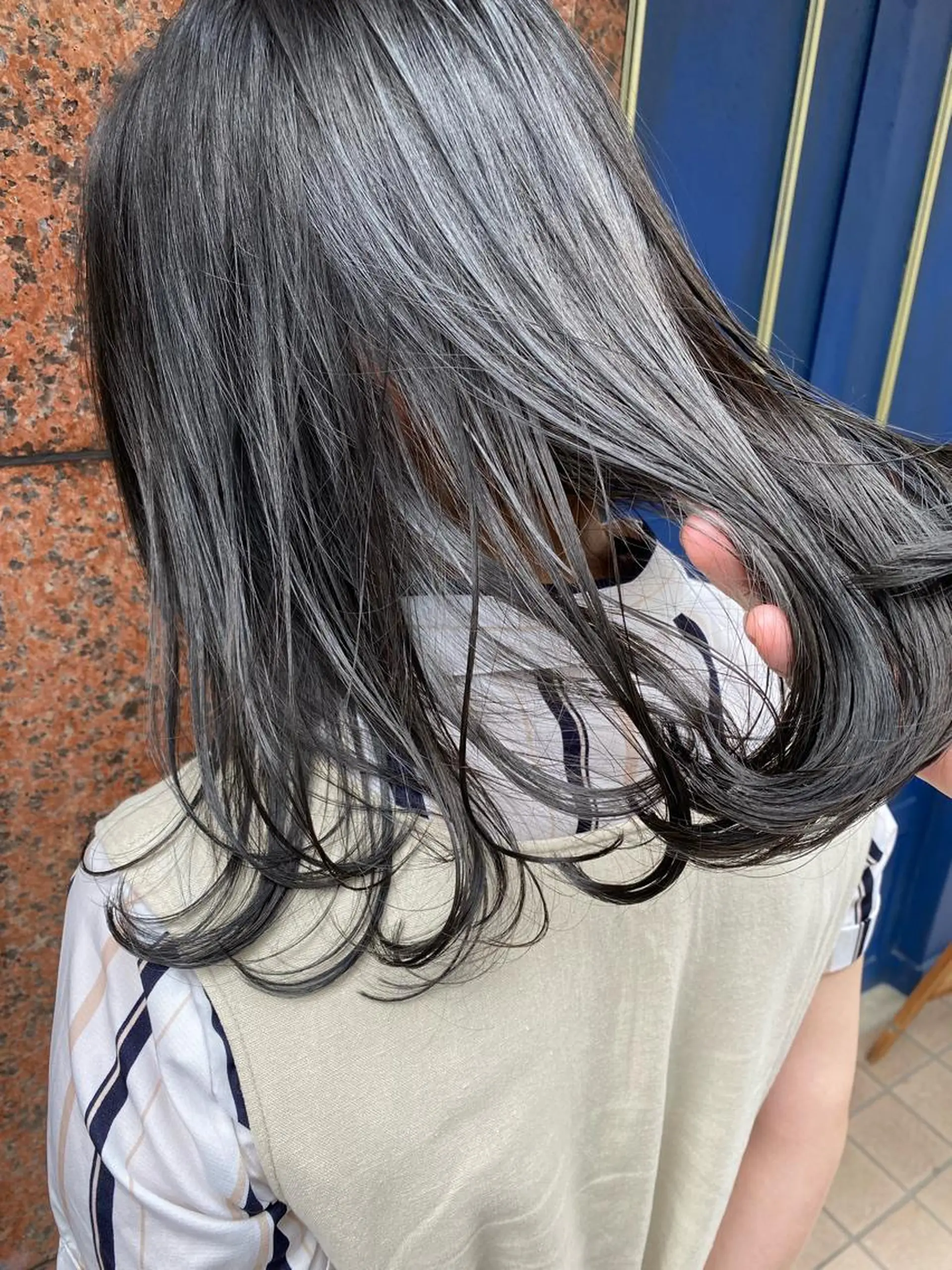 ショート カラー ヘアアレンジ ブリーチ ダークグレー ダークグレージュ グレージュ ブリーチなしカラー カット ヘアカラー トリートメント ヘアセット TOPSTYLIST 🇬🇧JIMMYのヘアスタイル