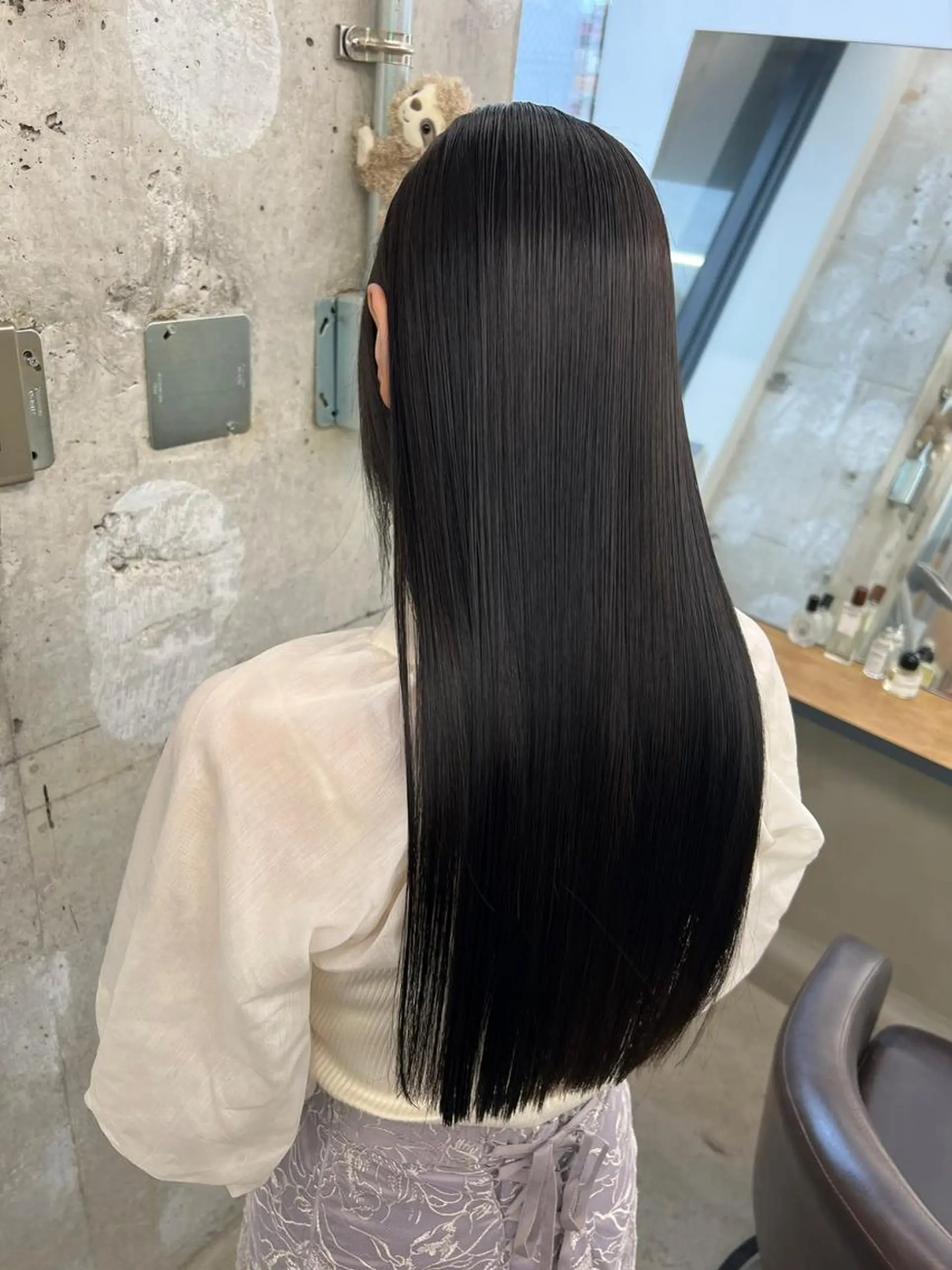 セミロング ヘアアレンジ パーマ カラー セミロングパーマ ベージュカラー ブリーチ ケアカラー イヤリングカラー ヘアカラー トリートメント ヘアケア特化型サロン newi 京橋のヘアスタイル