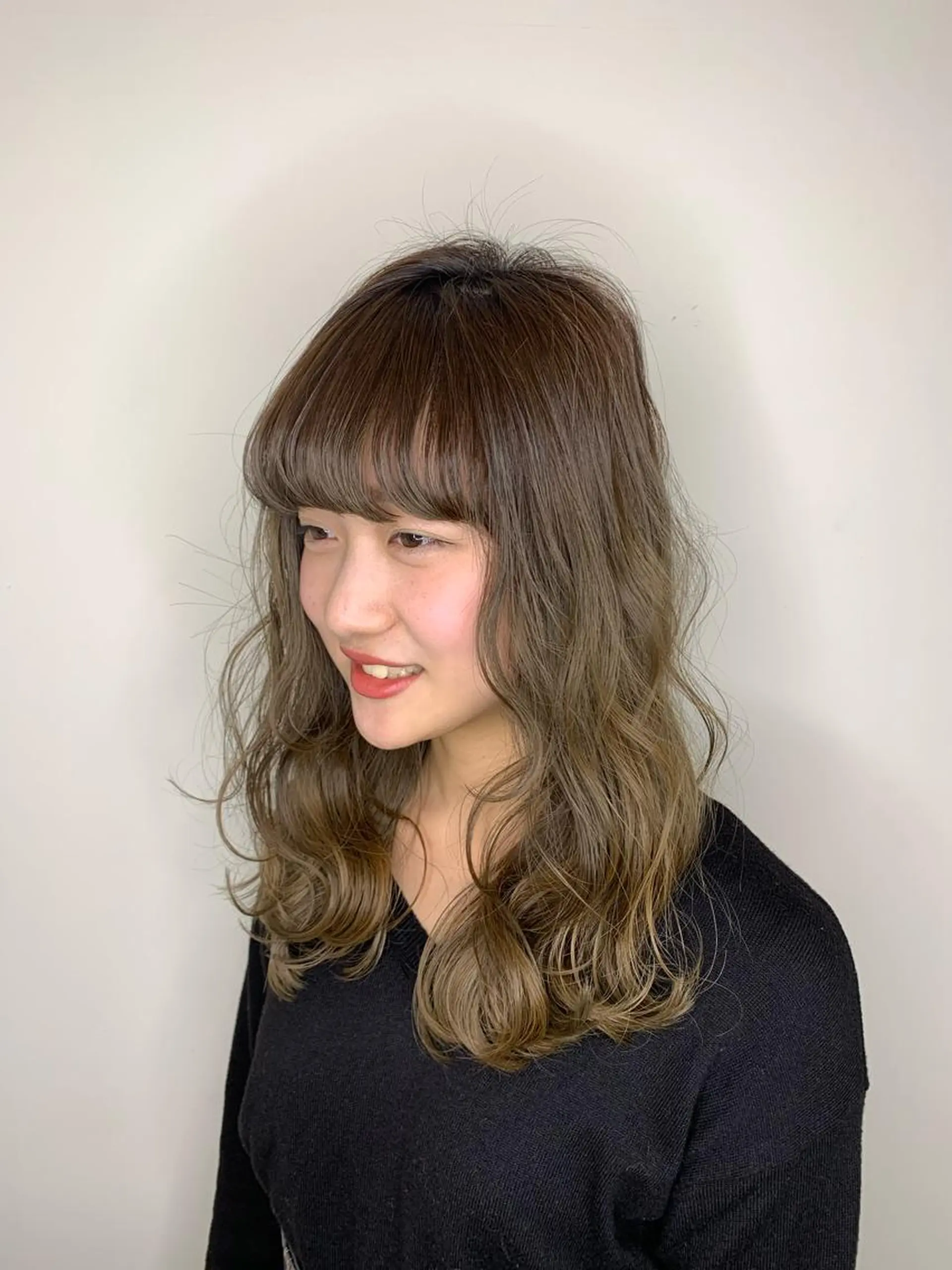 セミロング 特殊カラー/ブリーチ 道満ゆいなのヘアスタイル