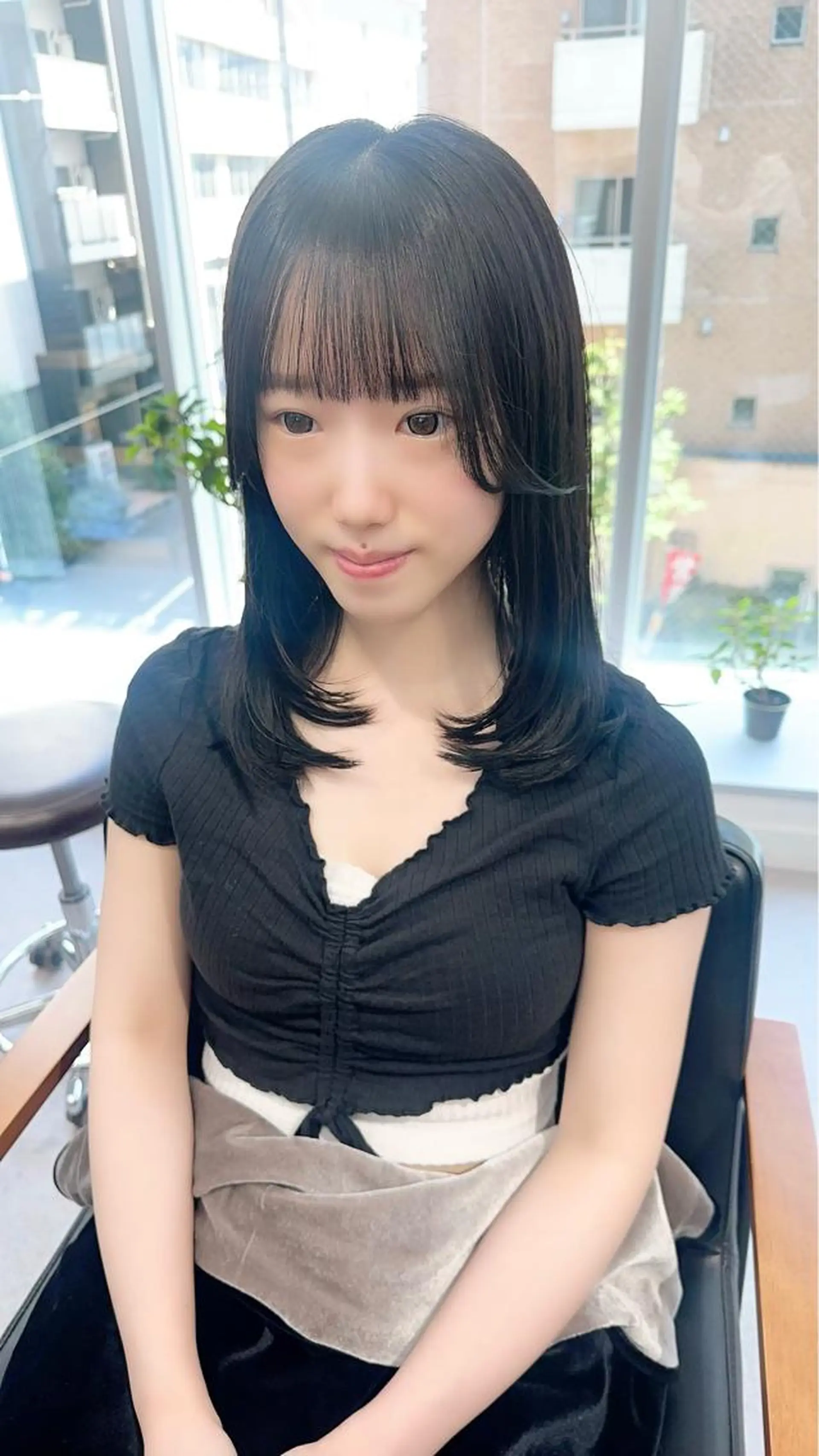 ミディアム カラー パーマ ヘアアレンジ メンズ キッズ ネイル マツエク・マツパ アイブロウ カット ヘアカラー 縮毛矯正 レイヤーカット／顔周 りカット/縮毛矯正のヘアスタイル