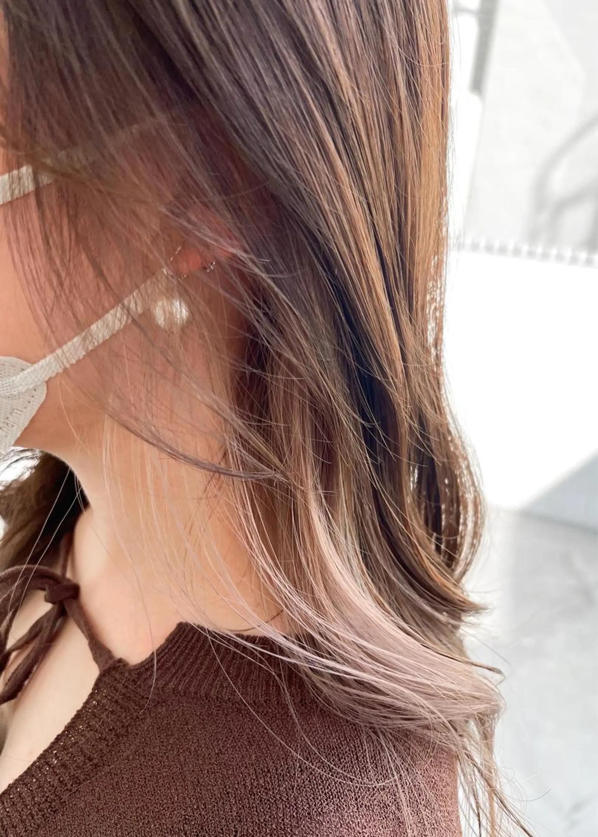 ミディアム カラー ベージュカラー イヤリングカラー ホワイトベージュ ヘアカラー トリートメント 王子田 隼のヘアスタイル