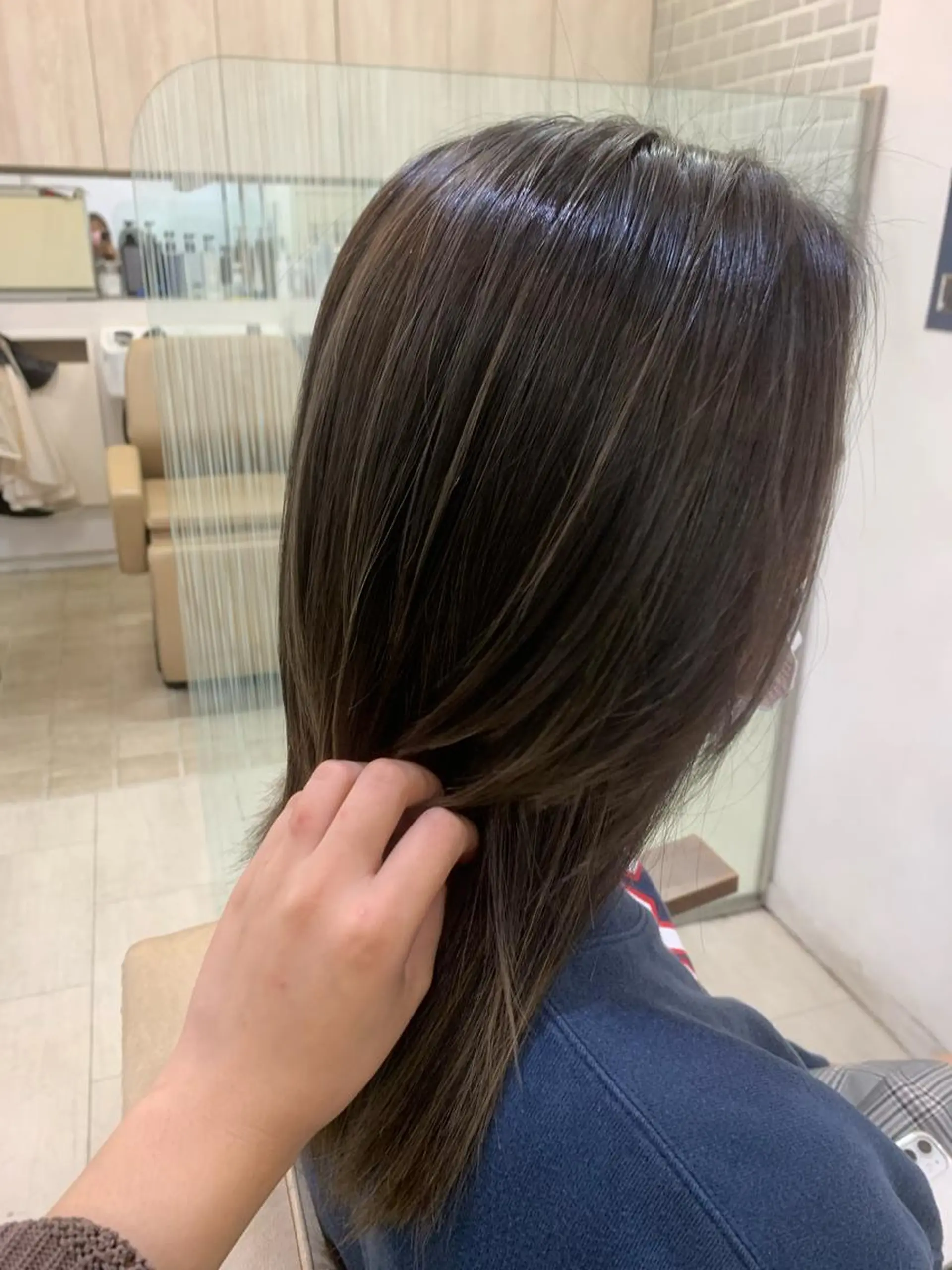 セミロング ハイライト アトリエニューヨーク 三ノ輪店のヘアスタイル