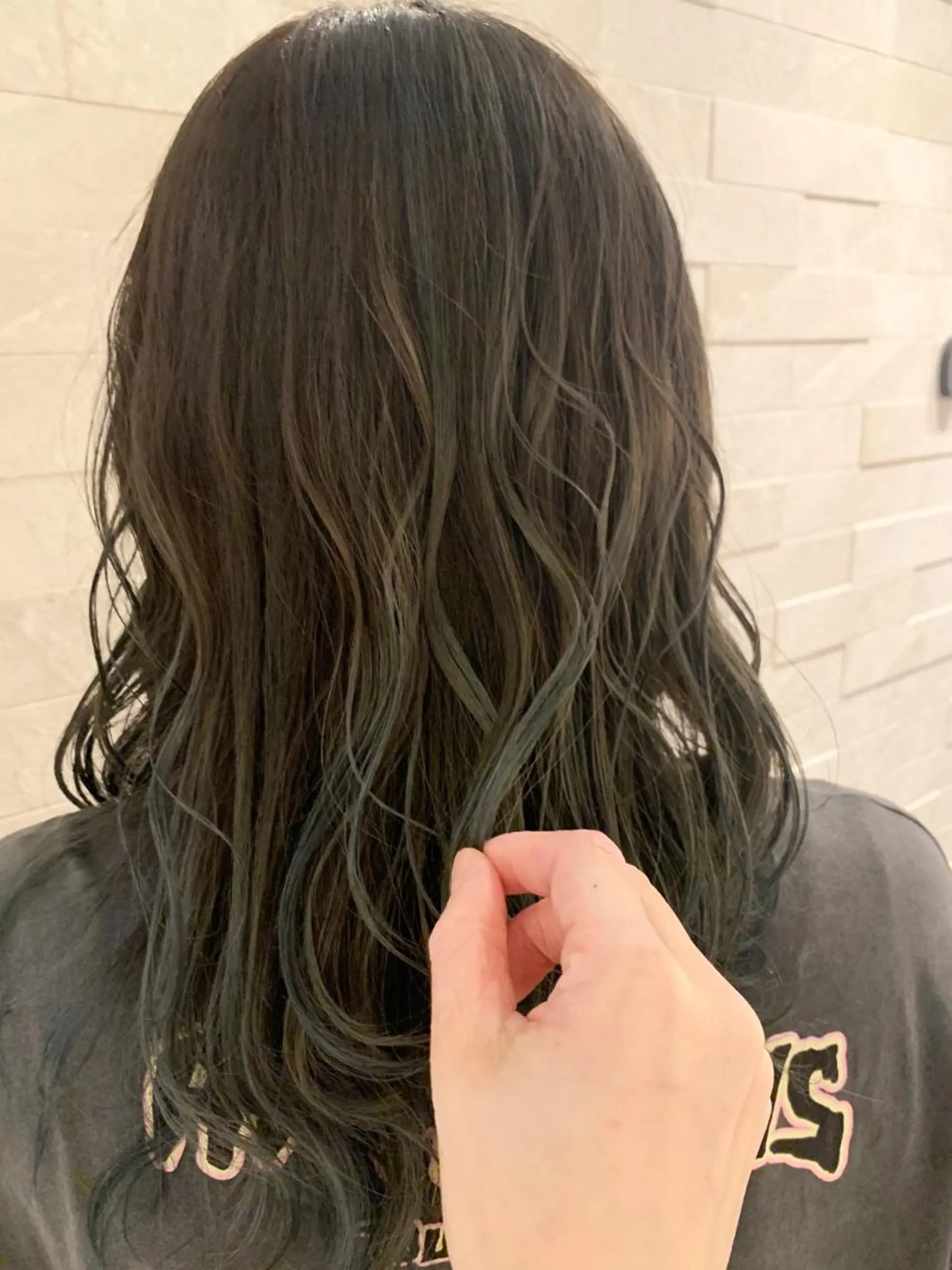 セミロング カラー デザインカラー O maikoのヘアスタイル
