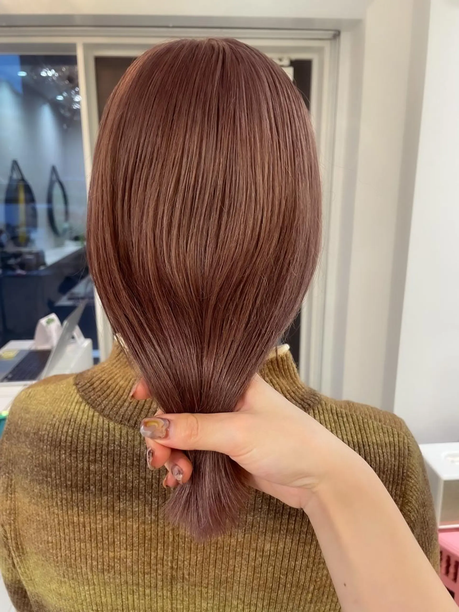 ミディアム Koto🌿 ブリーチなしカラーのヘアスタイル