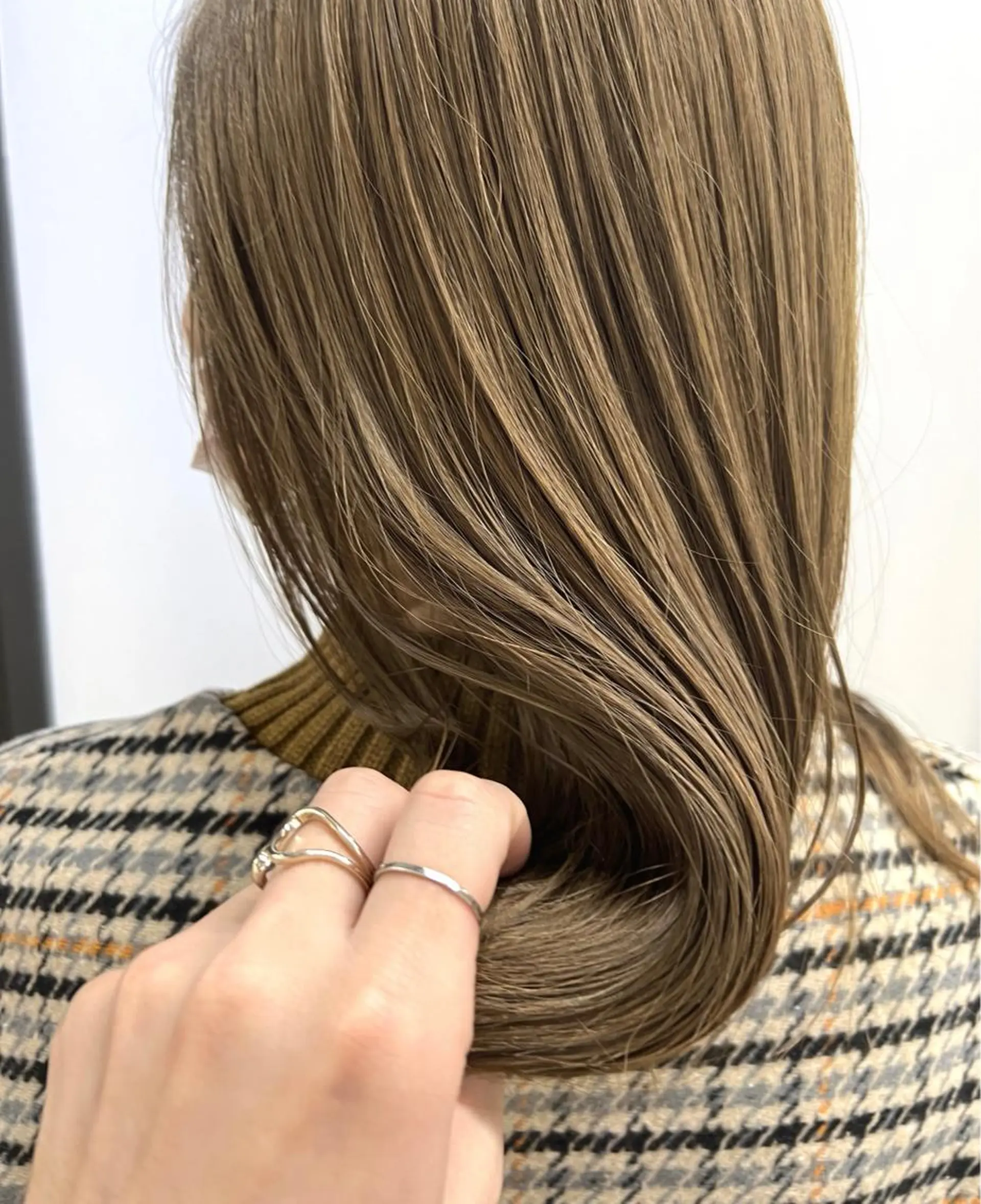 ロング カット ヘアカラー トリートメント 三輪 恭平のヘアスタイル