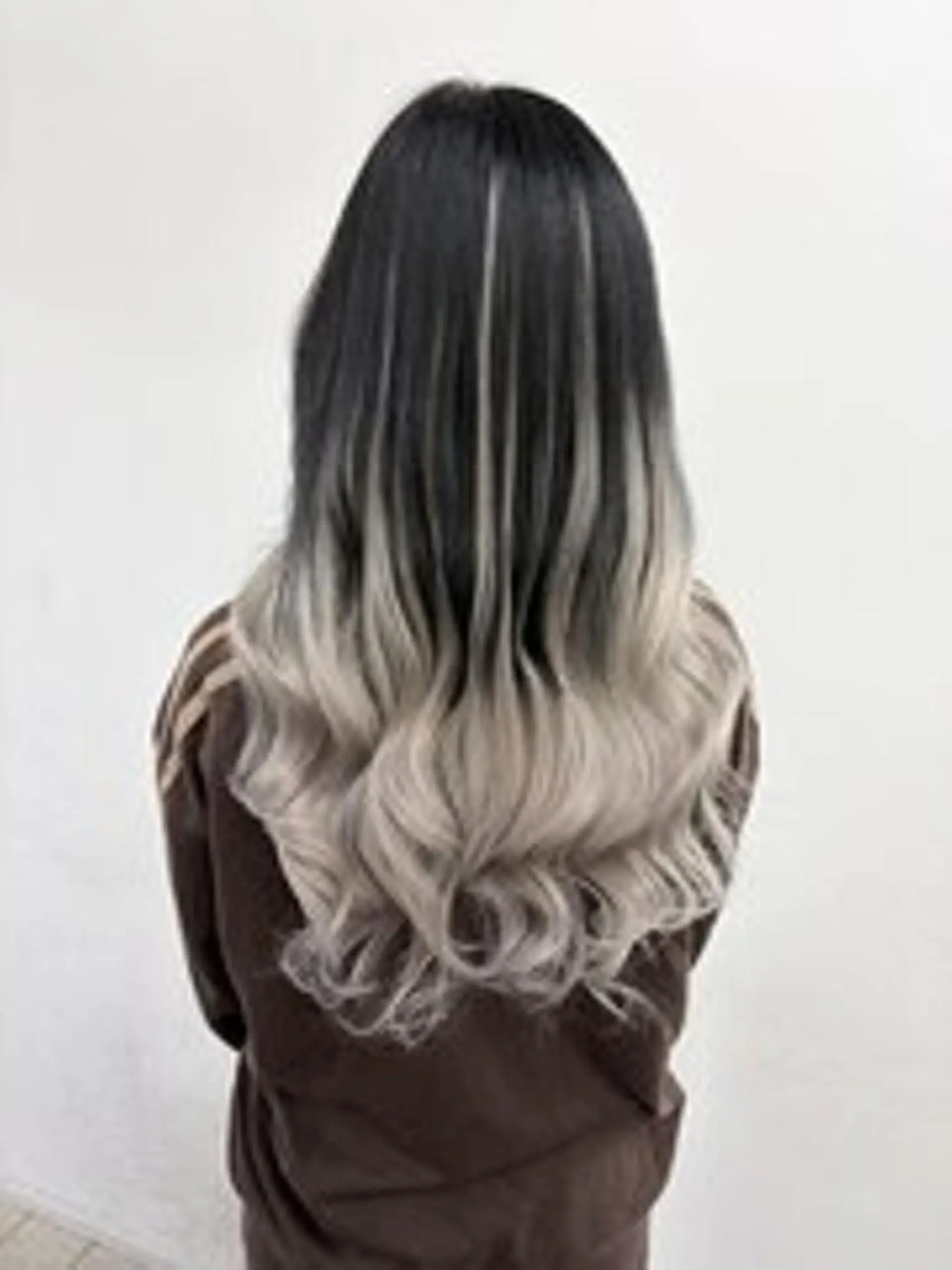 ロング ヘアアレンジ カラー シールエクステ 黒髪 ブリーチ デザインカラー ダブルカラー LuciAエクステ カラー3000セラのヘアスタイル