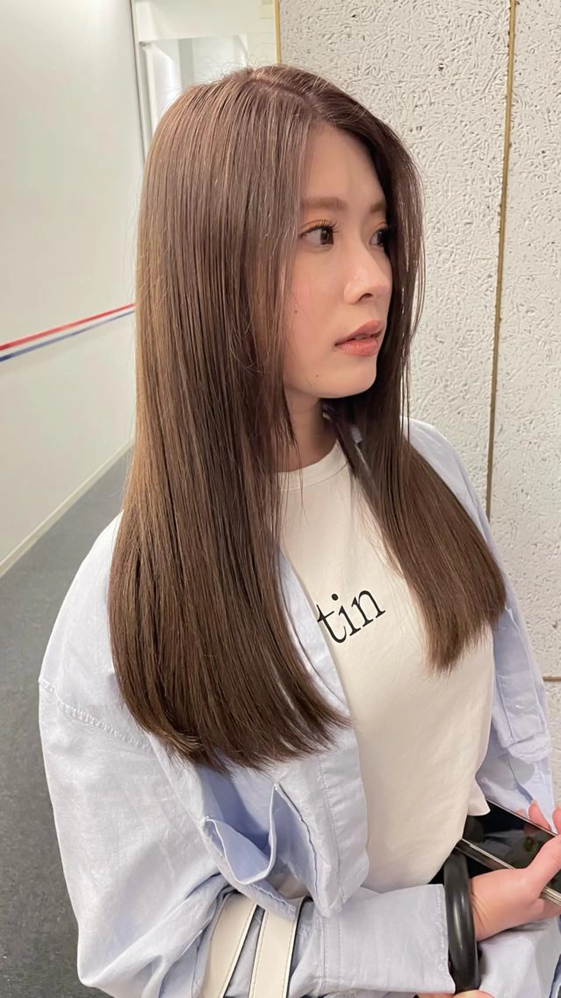 セミロング カラー ベージュカラー ブリーチ ブラウンカラー カット ヘアカラー トリートメント ヘアセット 韓国メンズヘア　ミル クティボブ　足立佳代のヘアスタイル