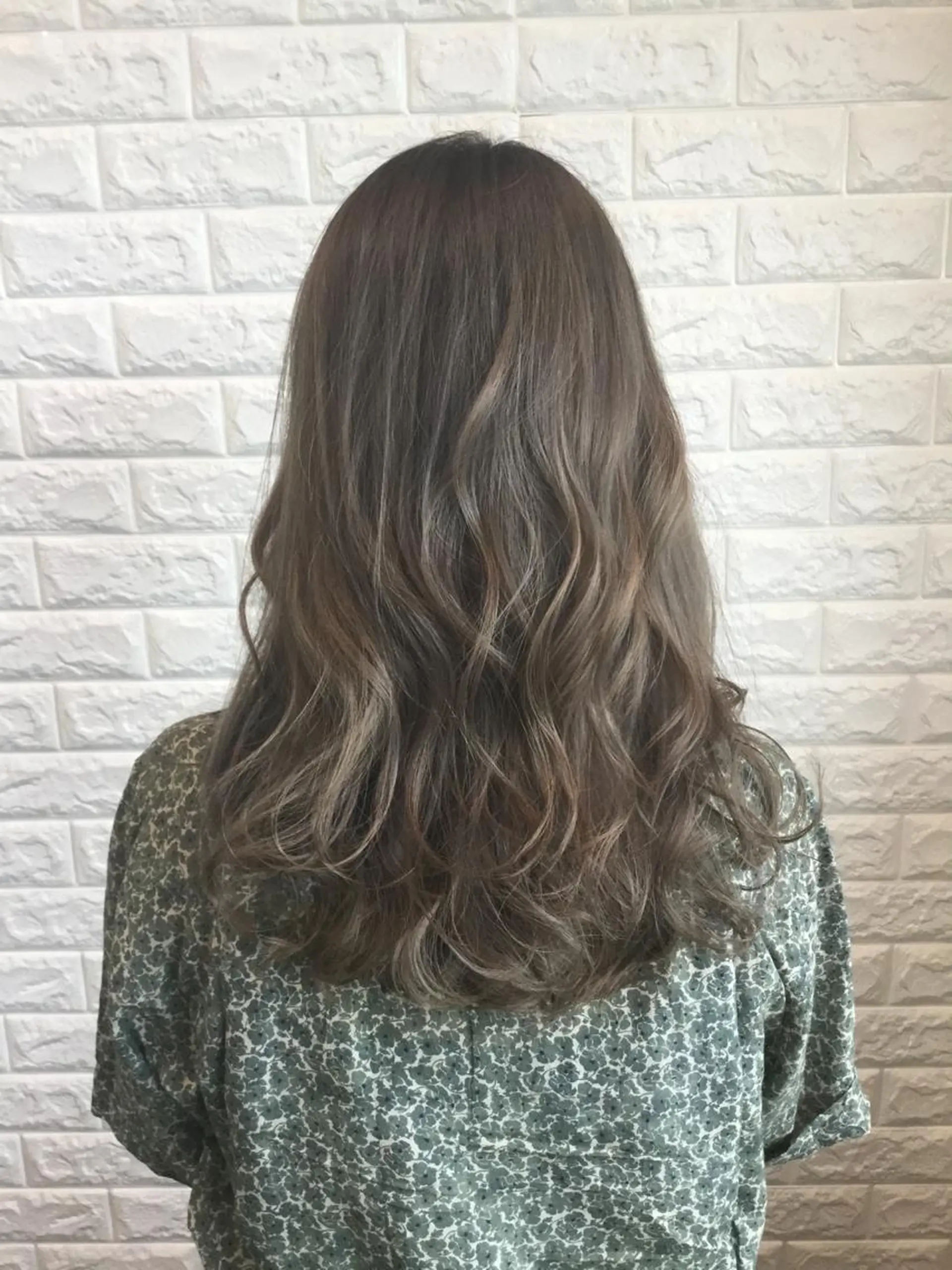 セミロング カラー ヘアアレンジ 🌿‬ ܸAir 透明感🌱西村知佳のヘアスタイル