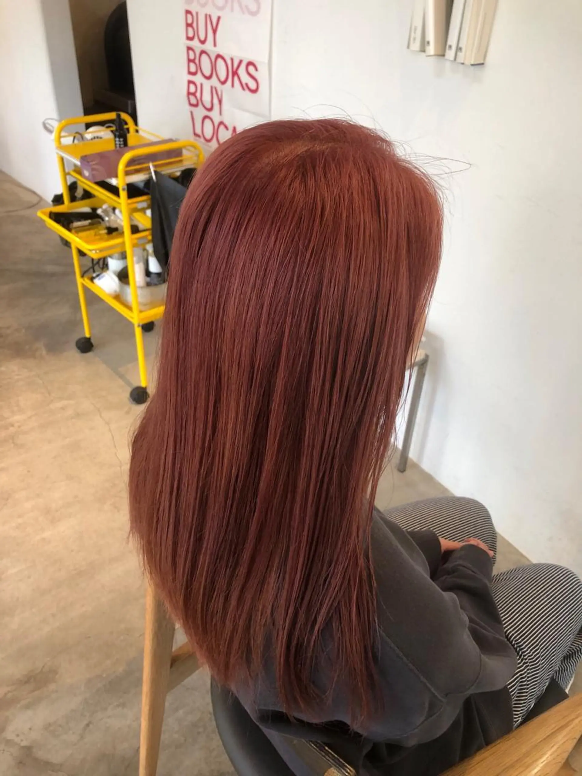 カラー ブリーチ ピンクカラー 竹内 絢香のヘアスタイル