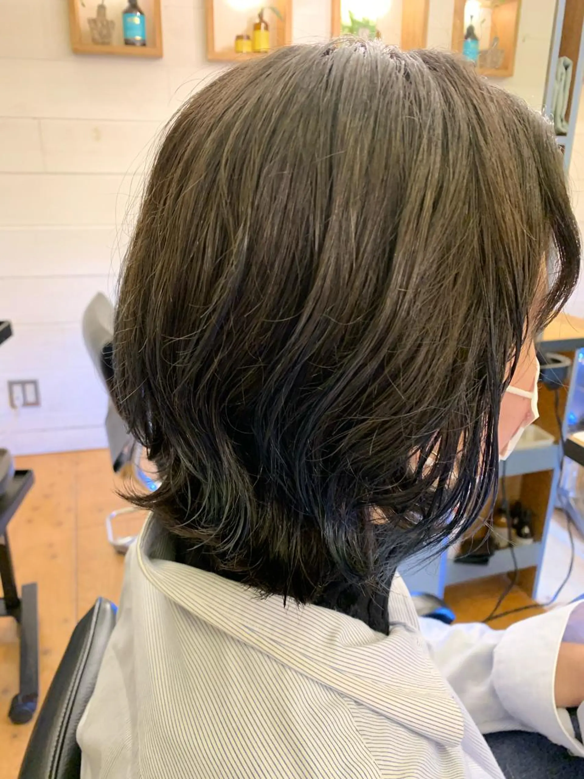 ショート カラー アッシュ ブリーチ ネイビーカラー Lagom なかだのヘアスタイル