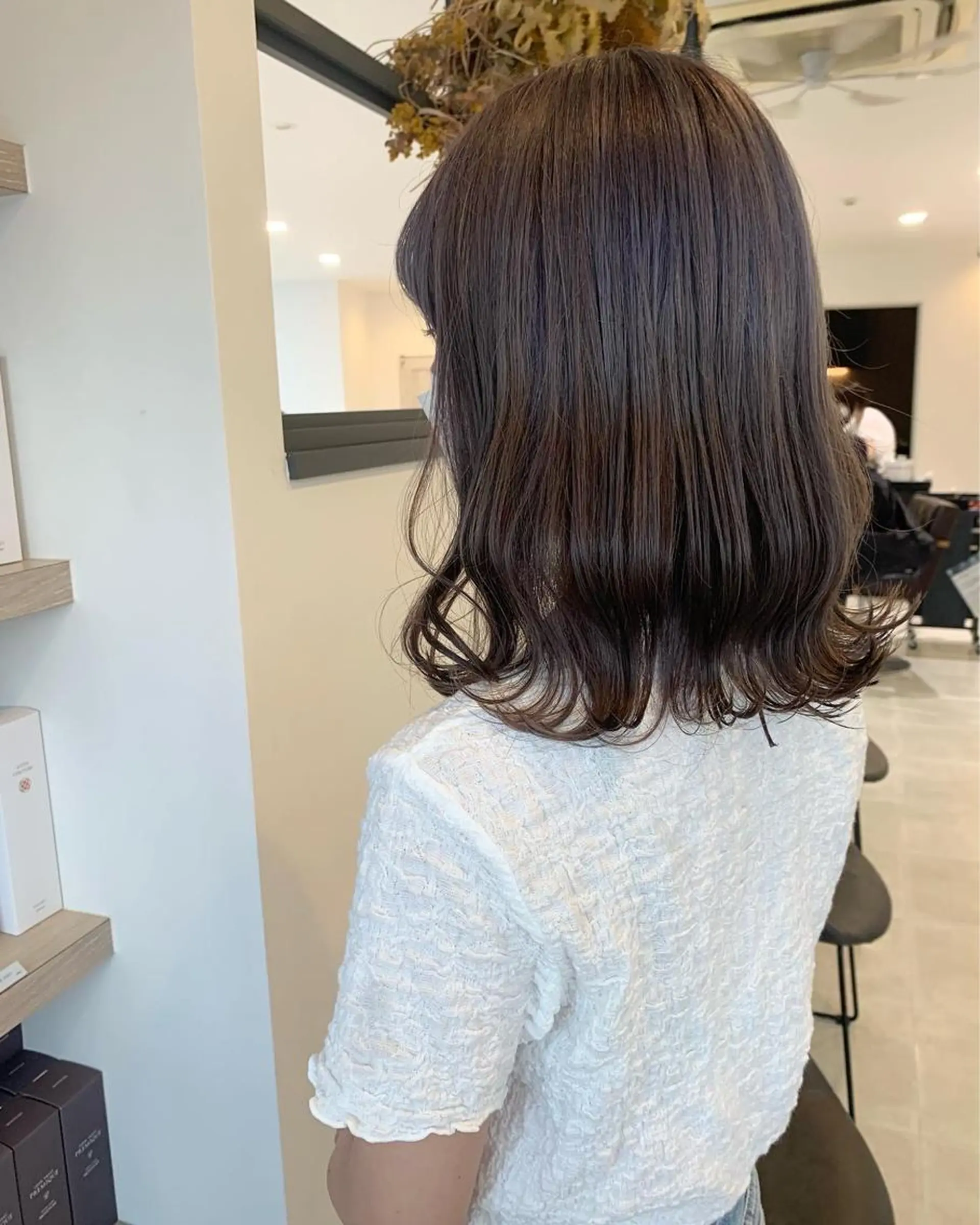 ミディアム カラー ブリーチ グレージュ ラベンダーカラー ラベンダーグレージュ ラベンダーグレー ヘアカラー トリートメント cher. 新井瑞希のヘアスタイル