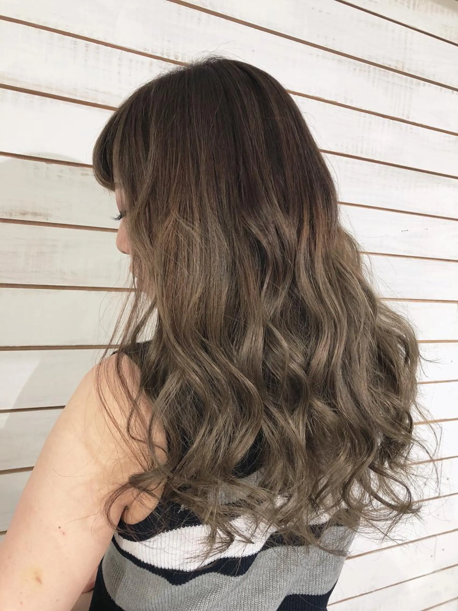 セミロング カラー ヘアアレンジ グラデーションカラー グレージュ ヘアカラー 🦋美髪／エクステ 🦋アベイクミのヘアスタイル