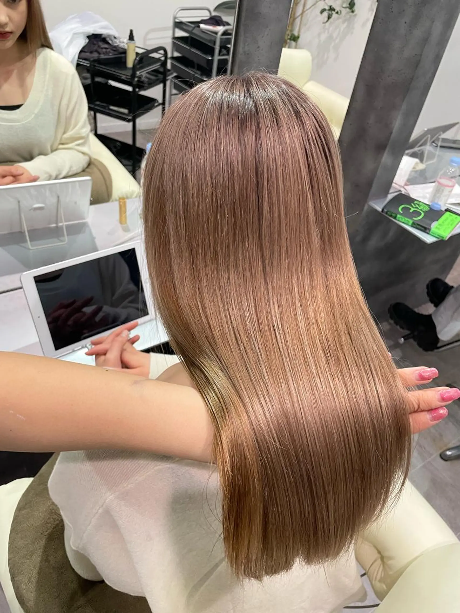 ロング カラー ベージュカラー Merlyosaka 早川未来のヘアスタイル