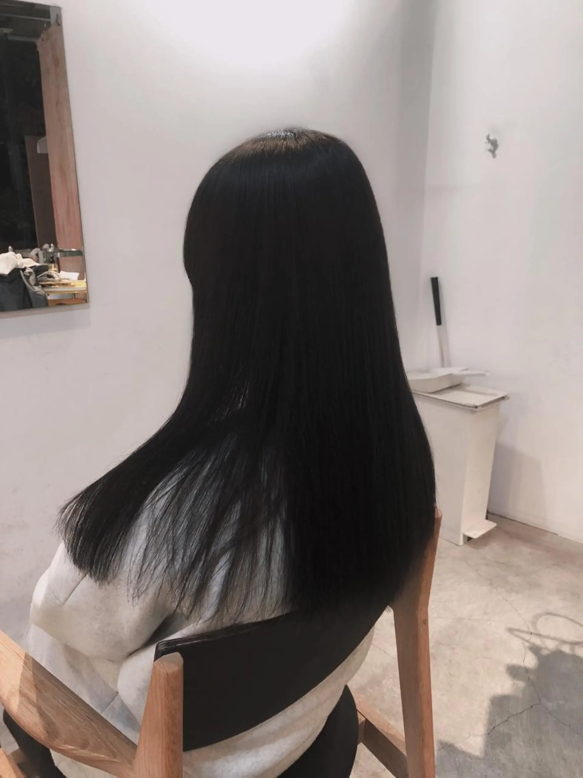 カラー 黒髪 グレーブラック 竹内 絢香のヘアスタイル