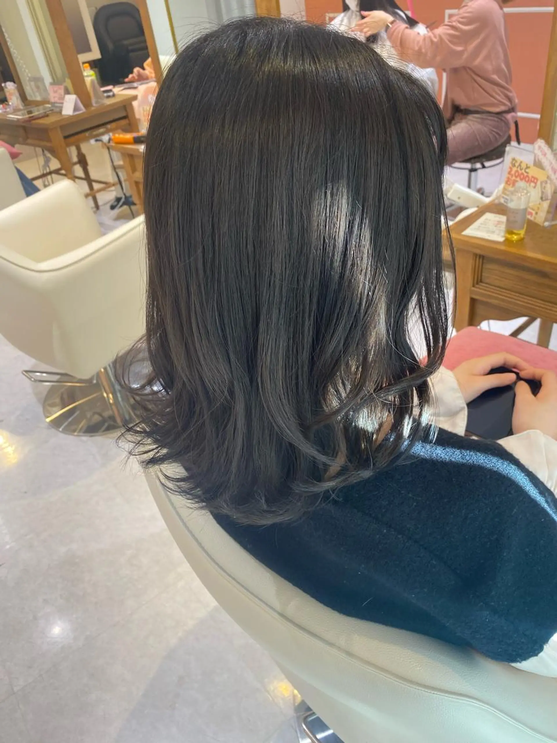 ミディアム カラー ヘアカラー 梛木 唯のヘアスタイル