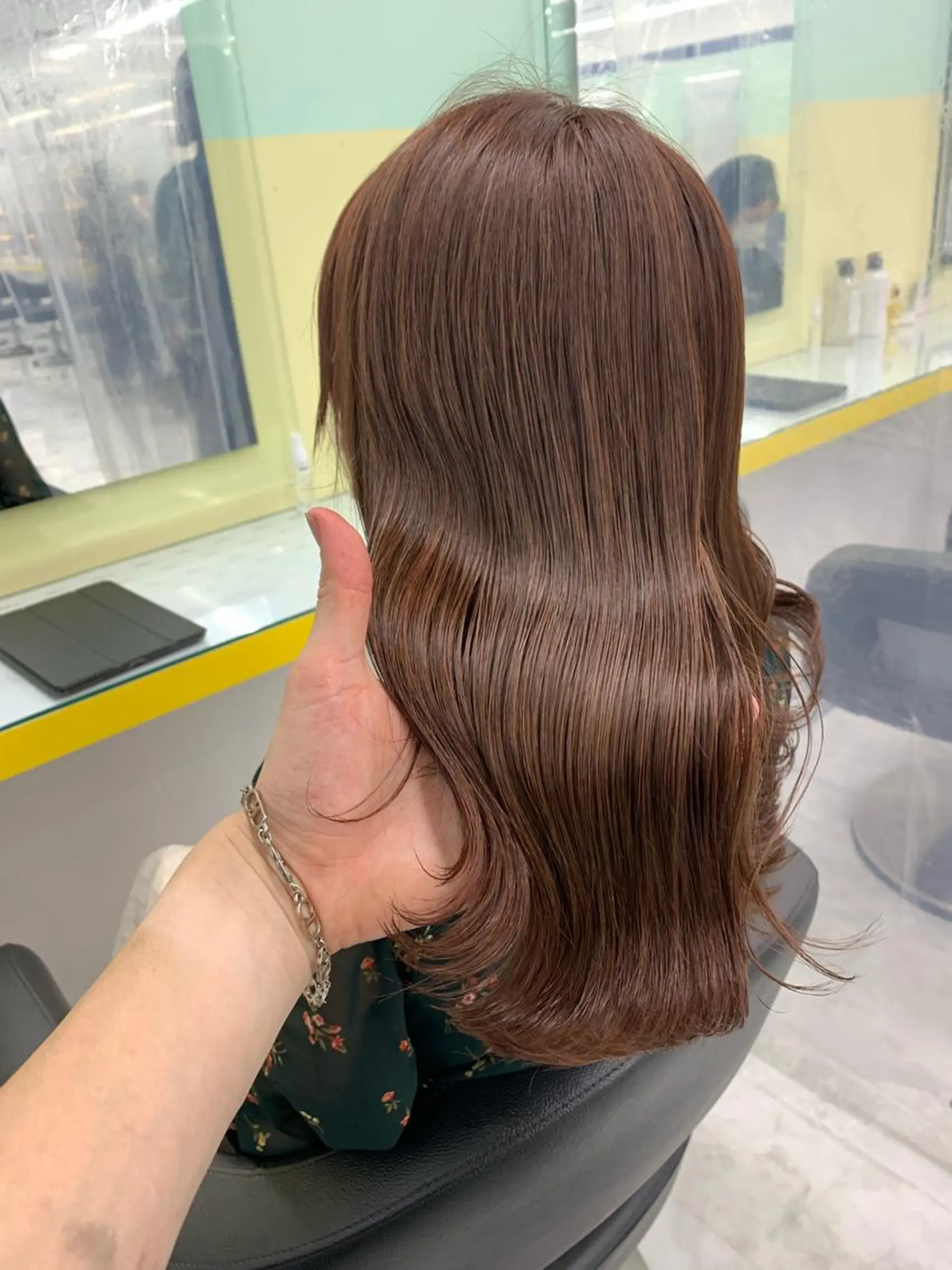 セミロング カラー パーマ ヘアアレンジ ネイル マツエク・マツパ 韓国風ベージュ🤎 赤みなし🌿横浜🤎のヘアスタイル