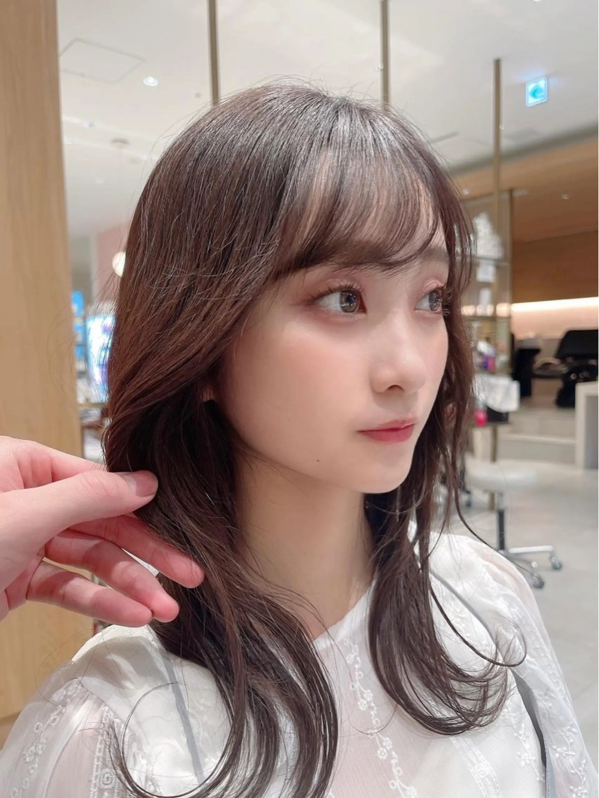 ミディアム カラー アディクシーカラー ベージュカラー 透明感カラー イヤリングカラー グレージュ 顔周り特化/韓国ヘア /レイヤー/吉野幸大のヘアスタイル