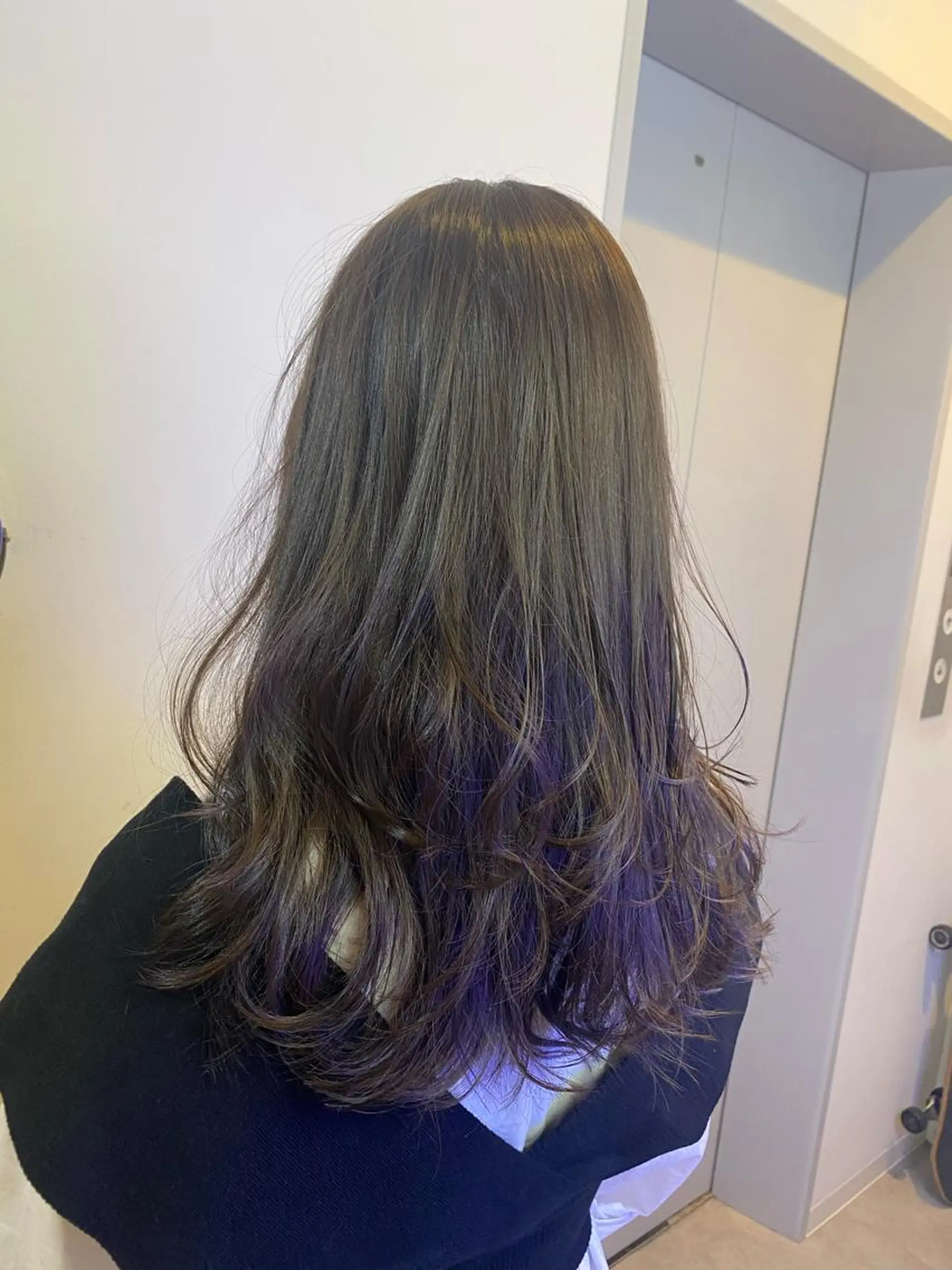 ミディアム カラー グレージュ レイヤーカット カット ヘアカラー トリートメント scene. haraのヘアスタイル
