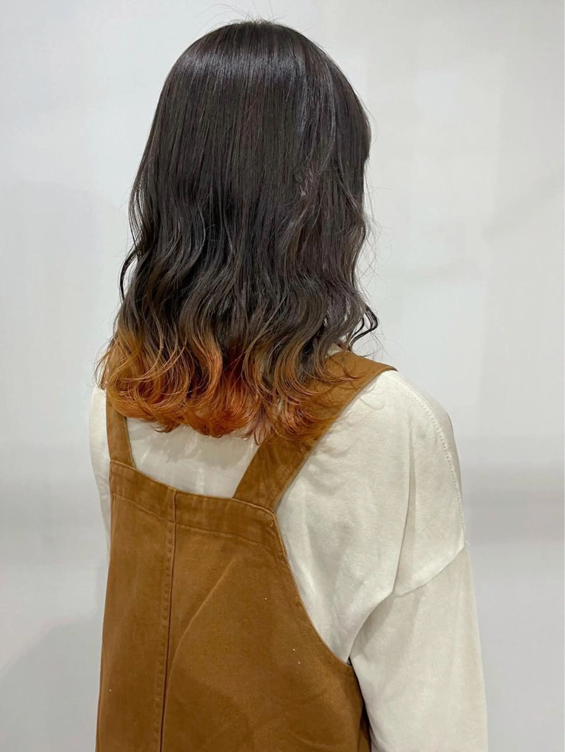 カラー white.梅田 デザインカラー🦄のヘアスタイル