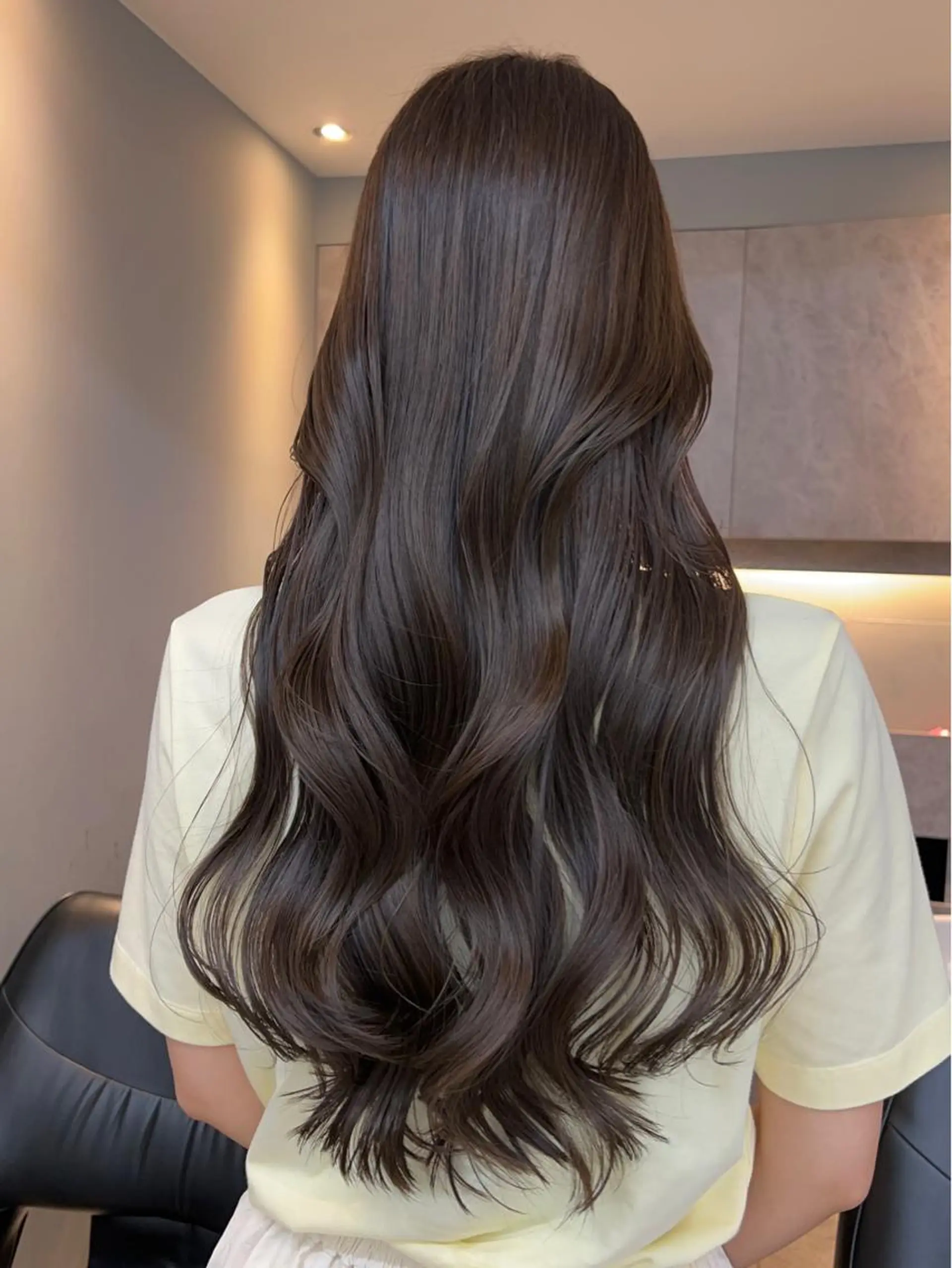 ロング アッシュ アッシュグレー アッシュグレージュ ヘアカラー 🫧髪質改善•艶カラ ー特化🫧谷奥甲太のヘアスタイル