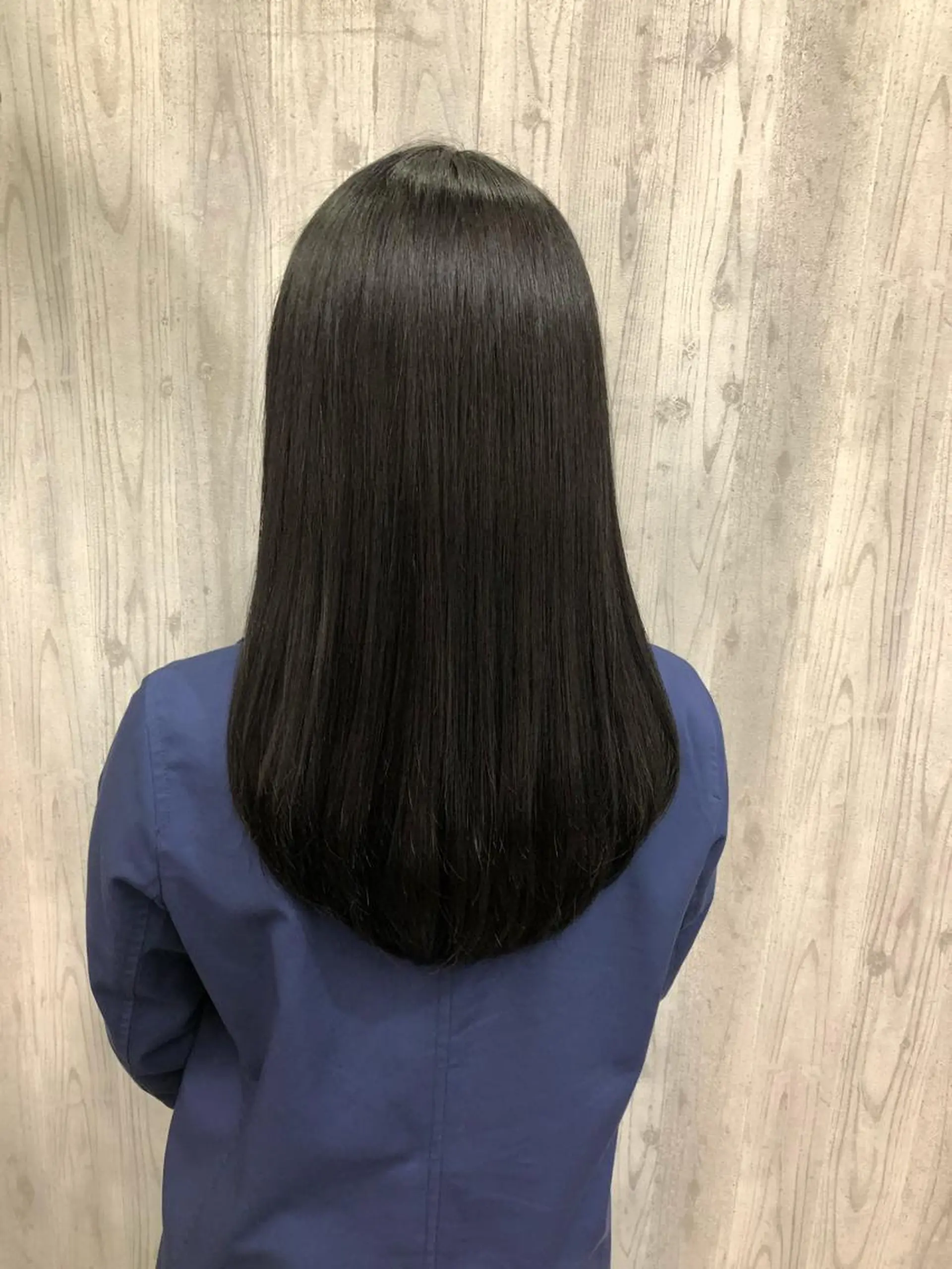 セミロング カラー ブリーチ 及川 祐輔のヘアスタイル