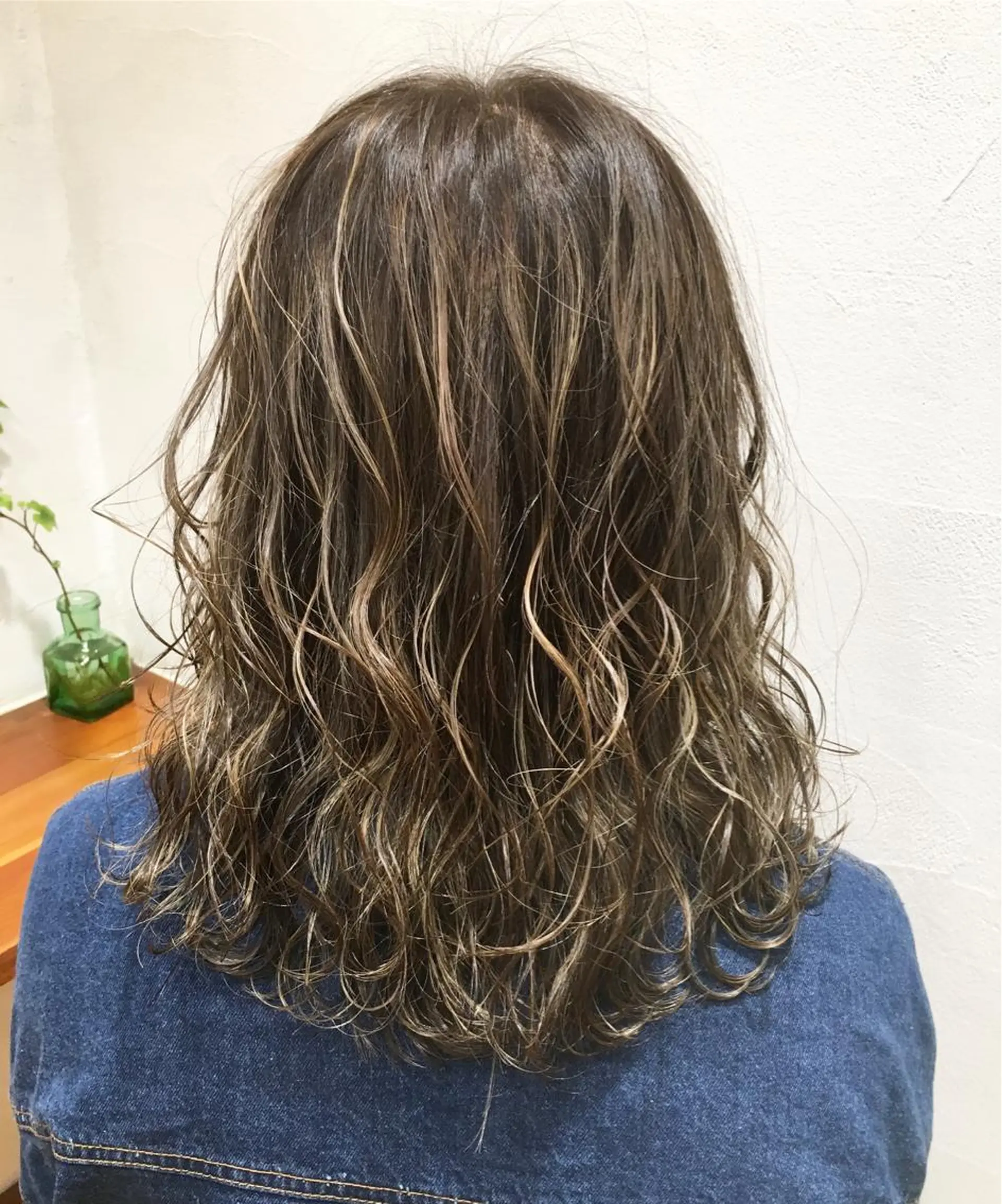 ミディアム カラー アッシュ ベージュカラー ハイライトカラー ハイライト 360°キレイな ショートカットのヘアスタイル