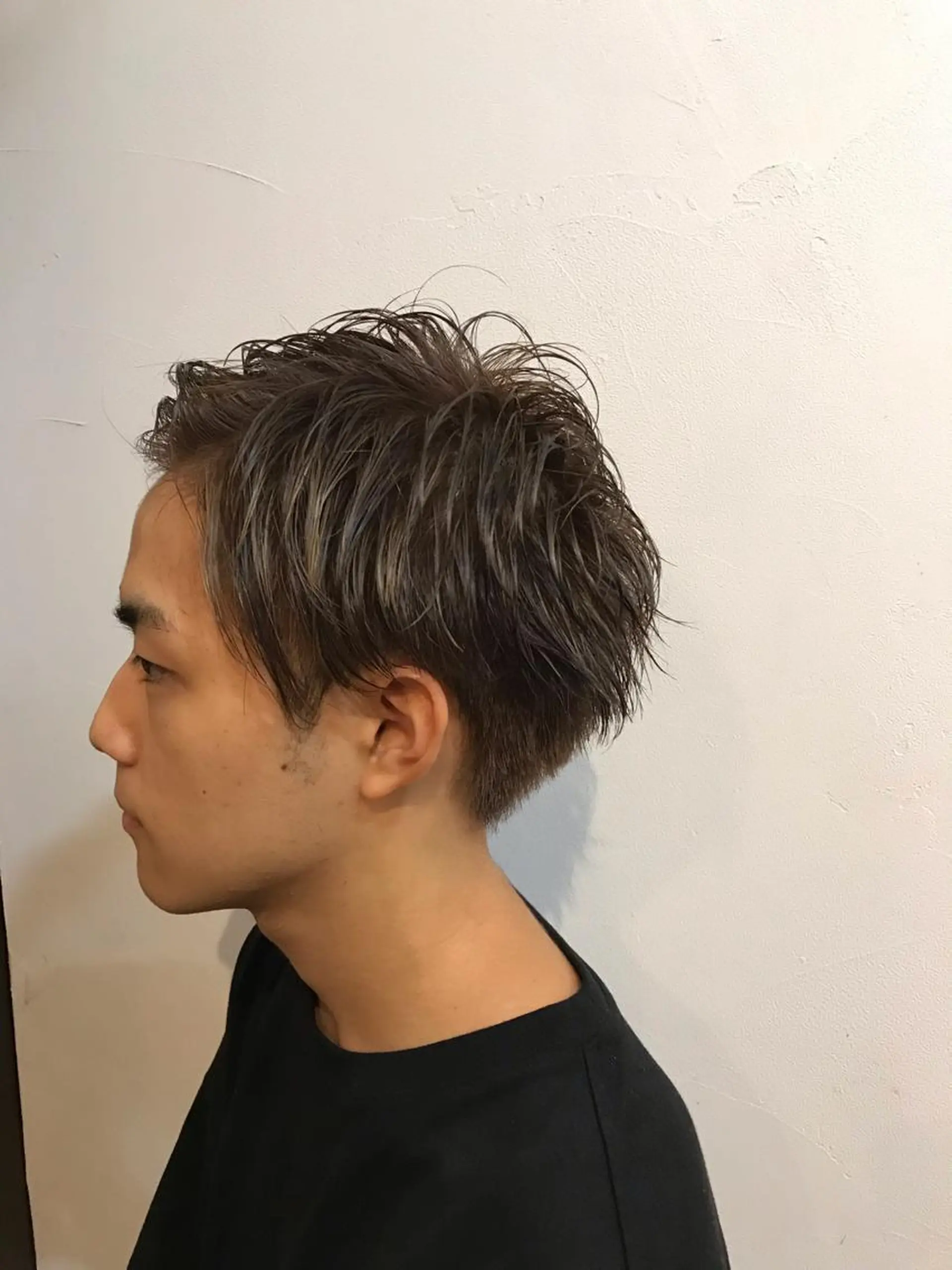 ショート パーマ メンズ メンズハイライト メンズパーマ 刈り上げ ハイライト カット ヘアカラー OneWORLD所属・福井 稜平のヘアスタイル