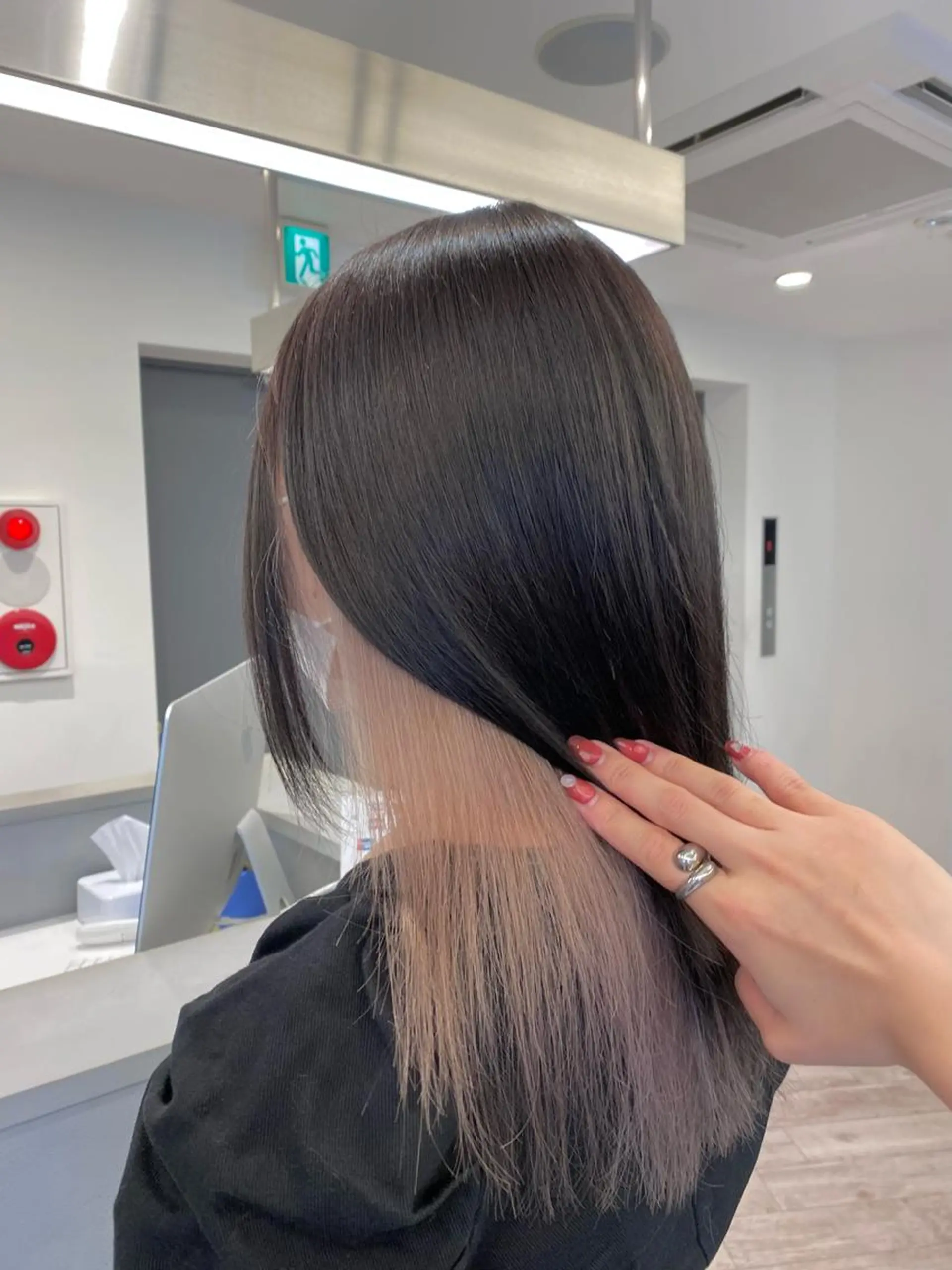 セミロング カラー インナーカラー ヘアカラー ハイトーン特化サロン 🍑momo🍑のヘアスタイル