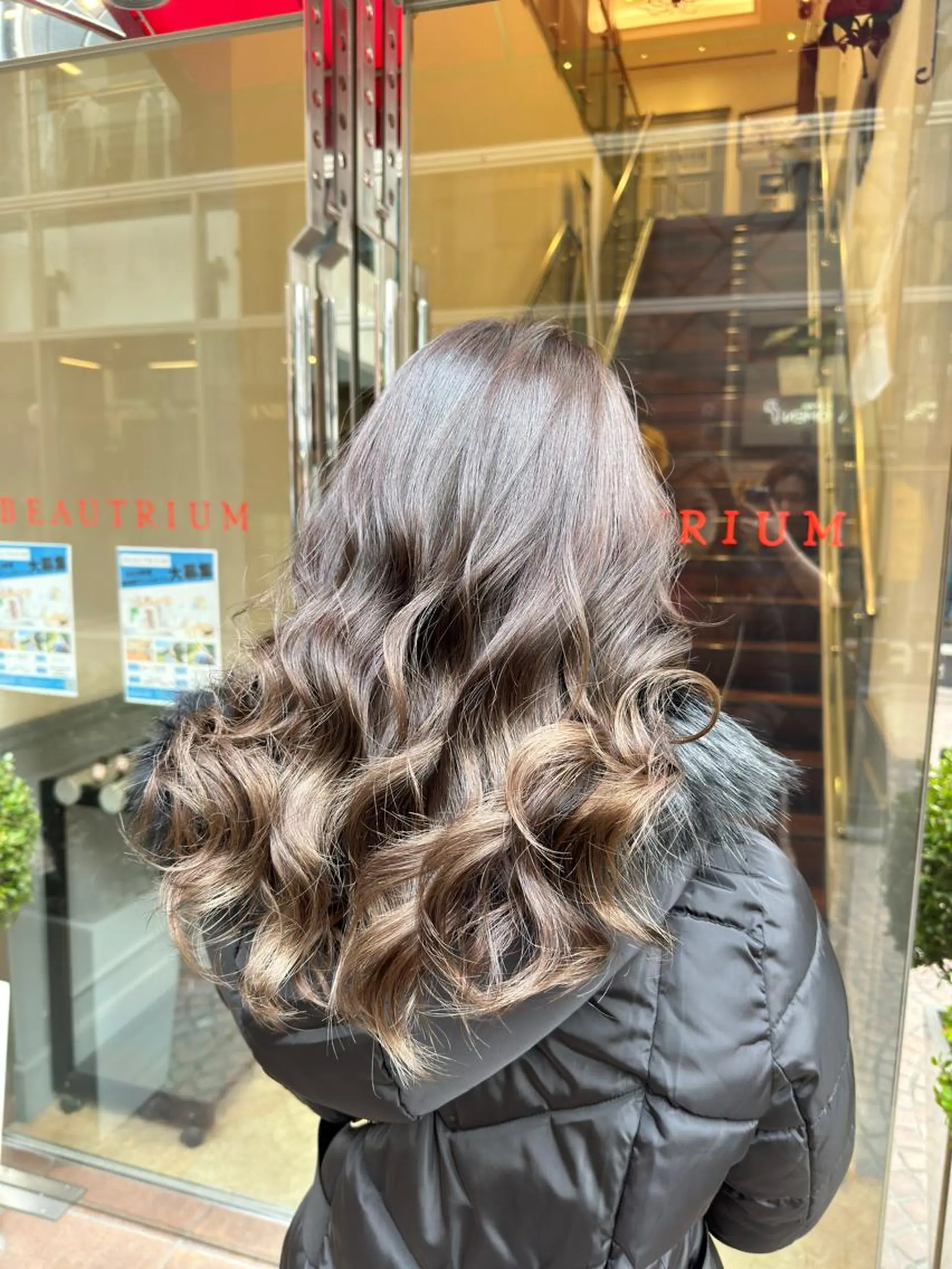 セミロング カラー アッシュ ベージュカラー ブリーチ レイヤー/グレージュ メンズパーマのヘアスタイル