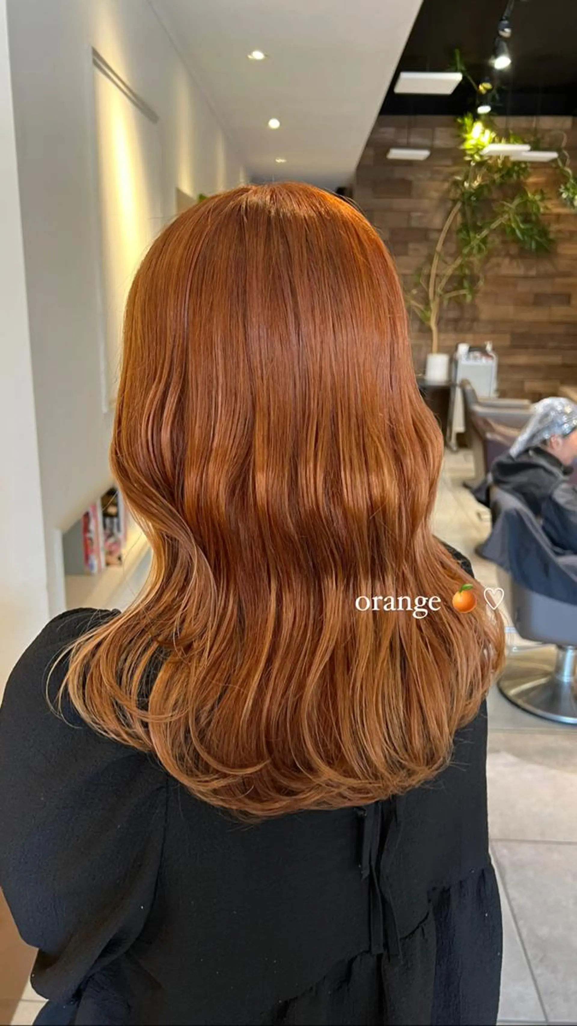 セミロング カラー オレンジ カット ヘアカラー トリートメント 西村 美羽のヘアスタイル