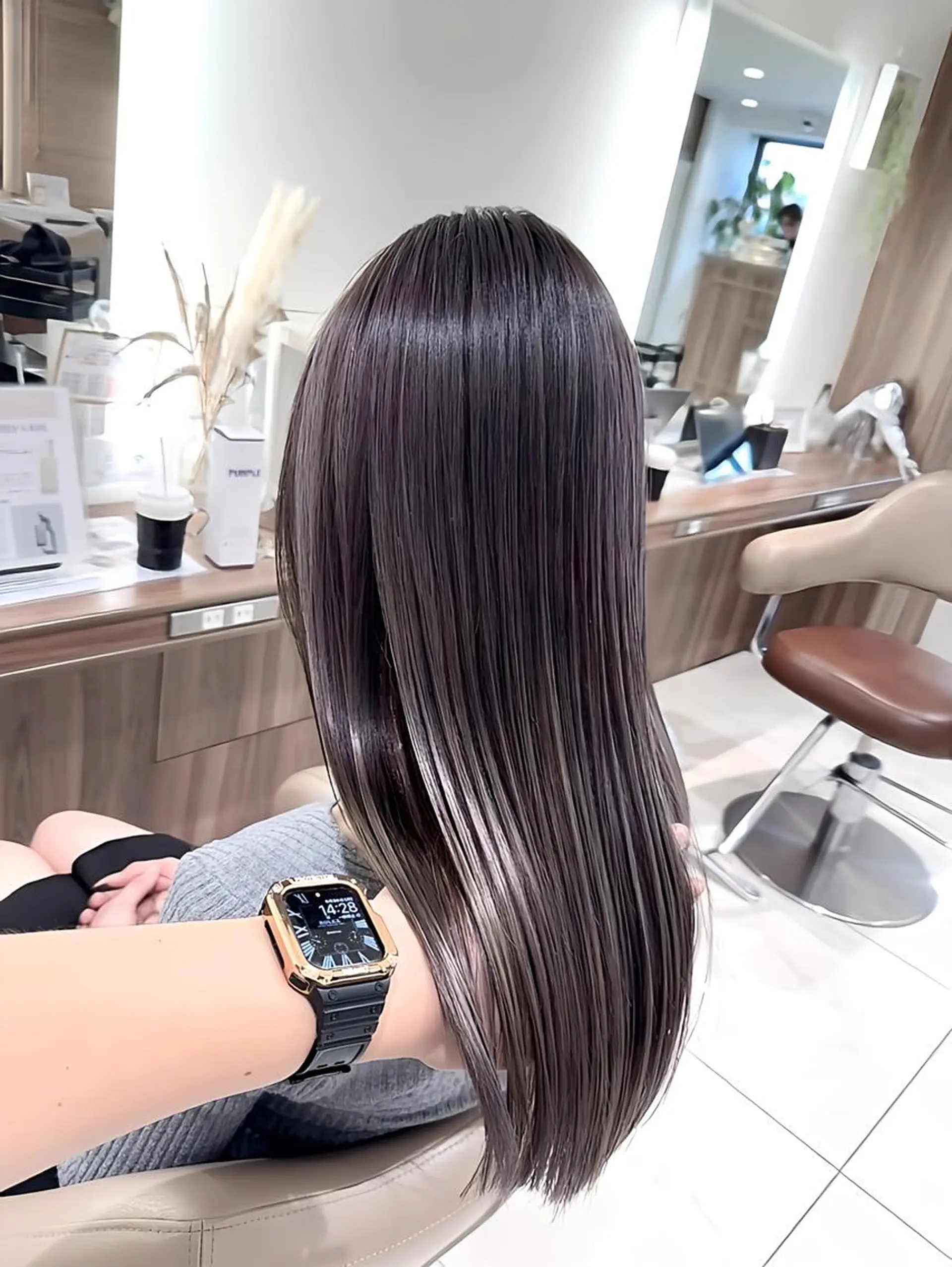 セミロング カラー 髪質改善 ヘアカラー トリートメント 尾﨑 春華のヘアスタイル