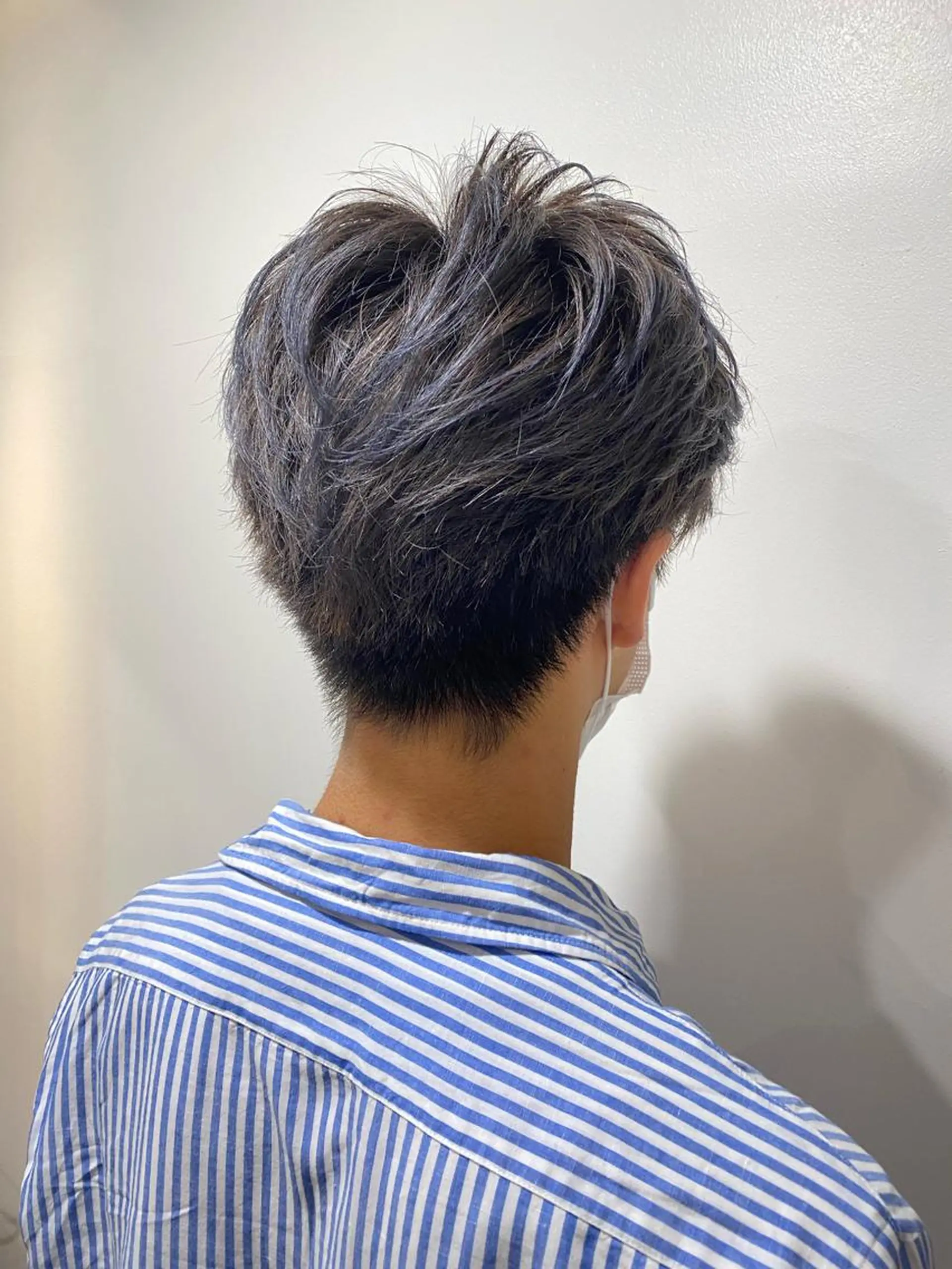 ショート カラー アッシュ アッシュグレー ブリーチ カット パーマモデル募集中 渥美翔人のヘアスタイル