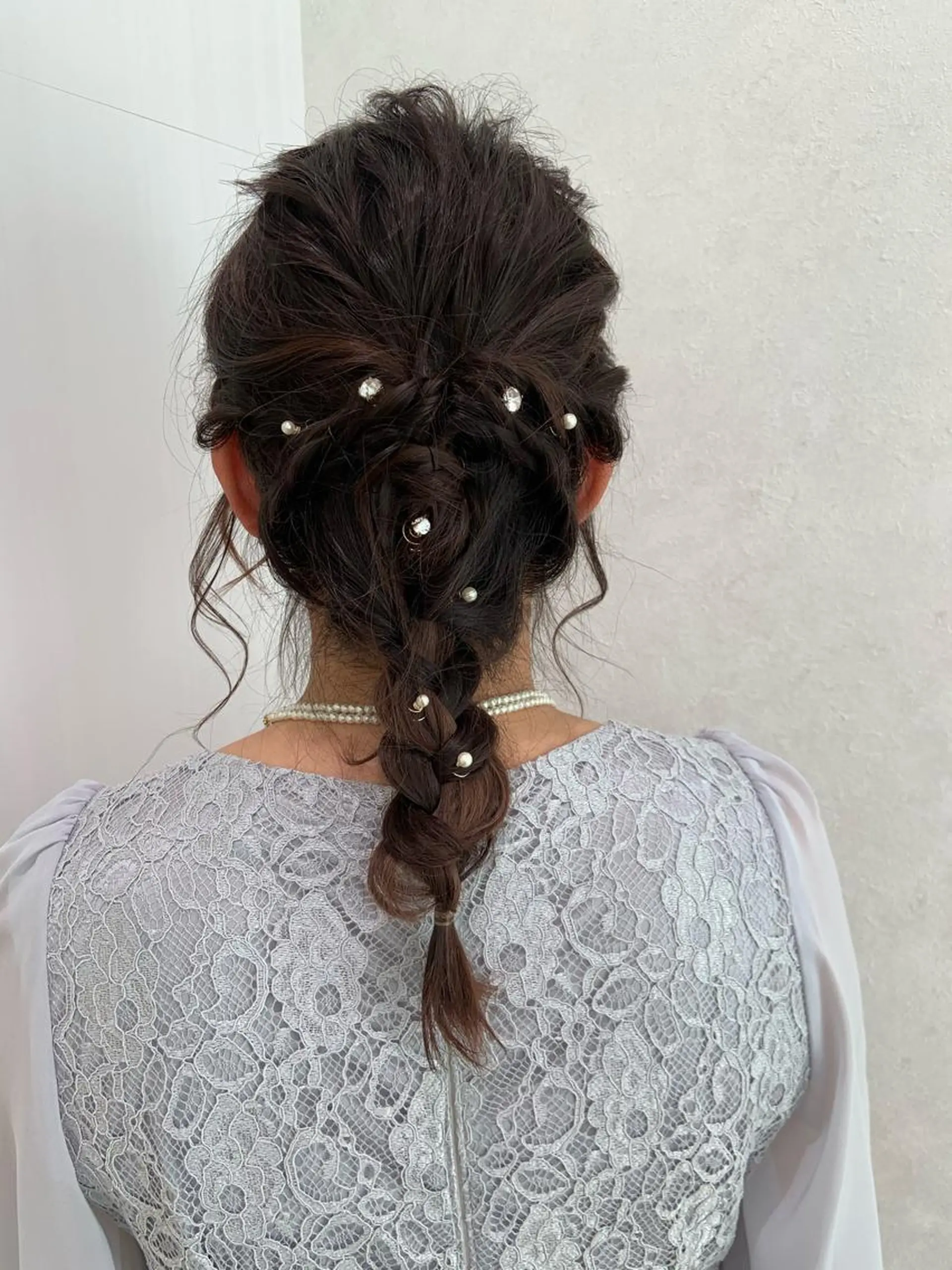 セミロング ヘアアレンジ ハイトーンカラー🤍 山下 優華のヘアスタイル