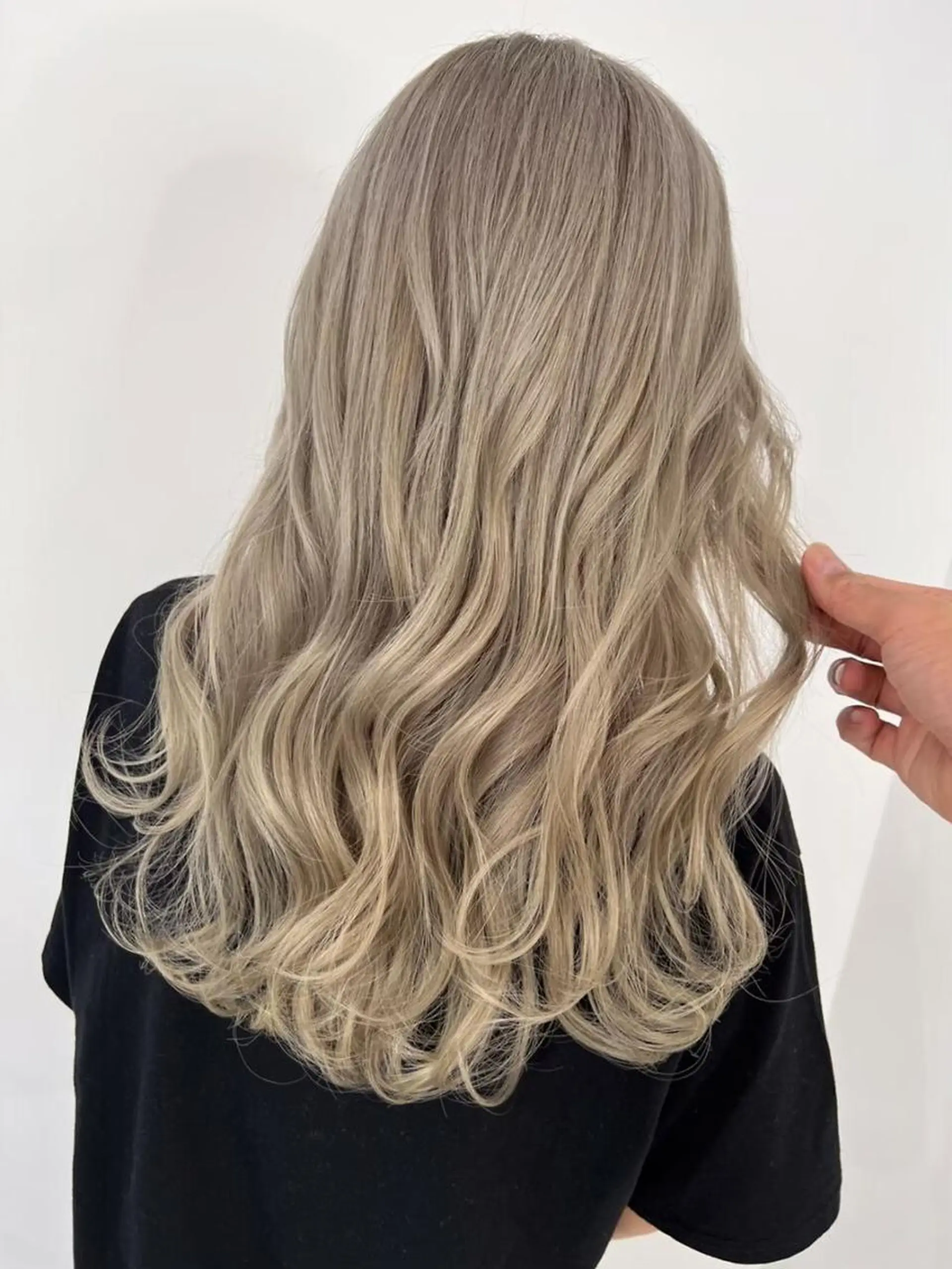 ロング カット ヘアカラー ❣️ハイトーン❣️ BLUE&Co.のヘアスタイル