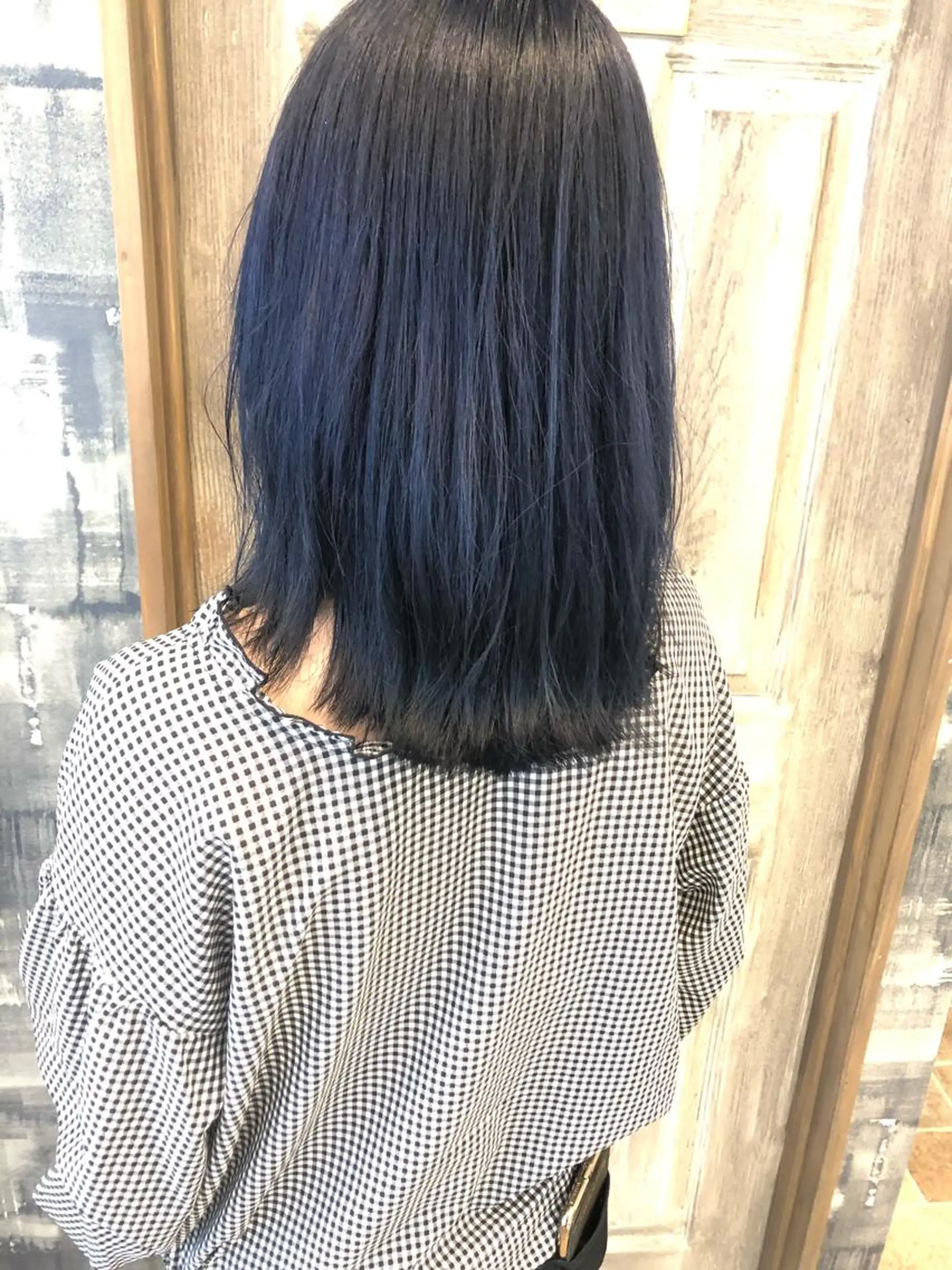 ミディアム カラー ブリーチ ブルーカラー t.（ティードット）所属・日高 香織のヘアスタイル