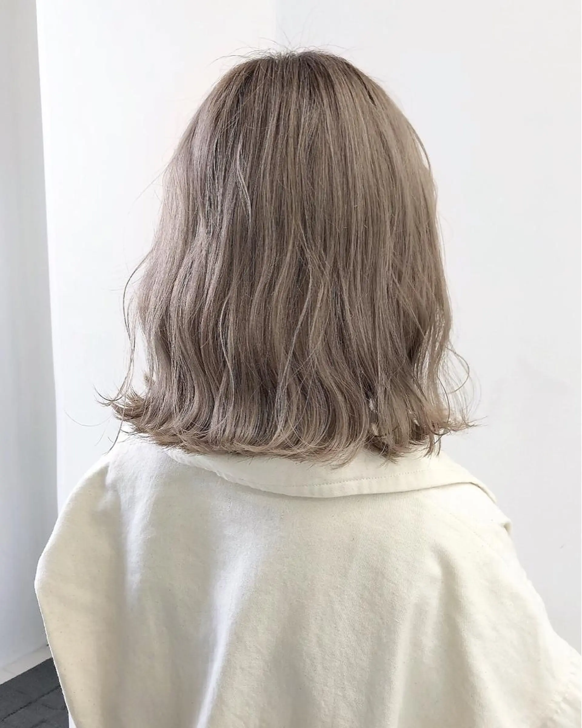 セミロング カラー ベージュカラー ミルクティーベージュ 【ブリーチカラー】 🌈ALIVE若山葵のヘアスタイル