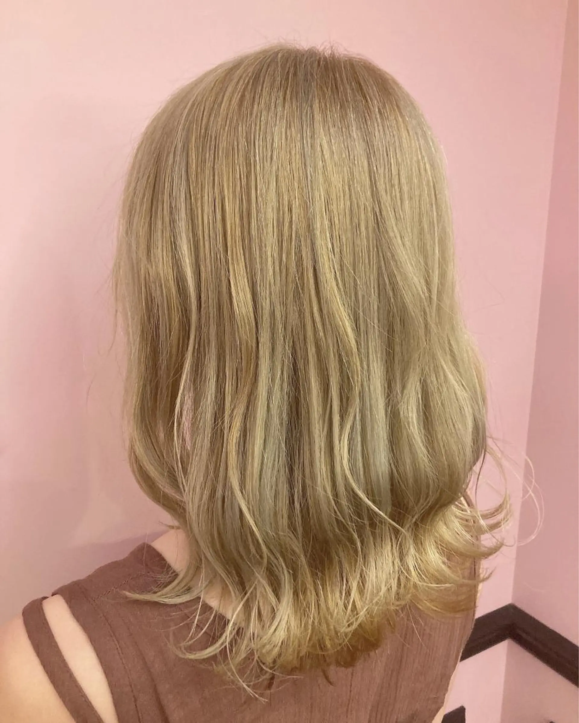 ミディアム カラー ブロンド ヘアカラー トリートメント ✨髪質改善縮毛矯正✨ 宇田川修平のエステ・リラクイメージ