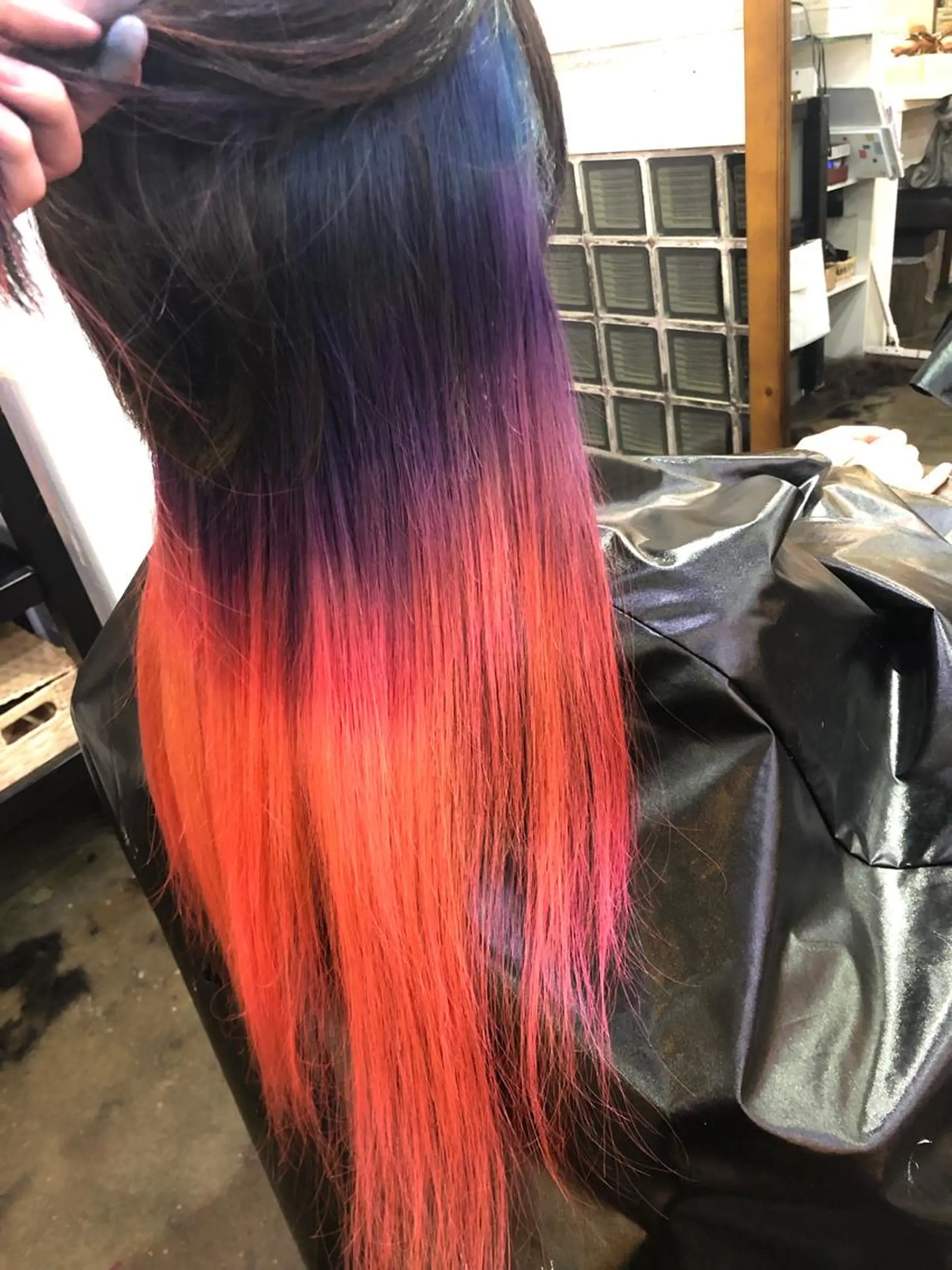 ロング カラー ブリーチ ブルーカラー グラデーションカラー ピンクカラー 【艶髪×韓国風】 毛流れ職人 RYOのヘアスタイル